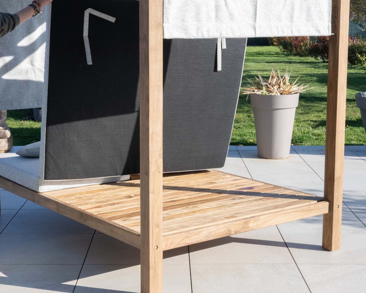 Lit de jardin en teck et tissu spécial extérieur gris clair "Eclipse"