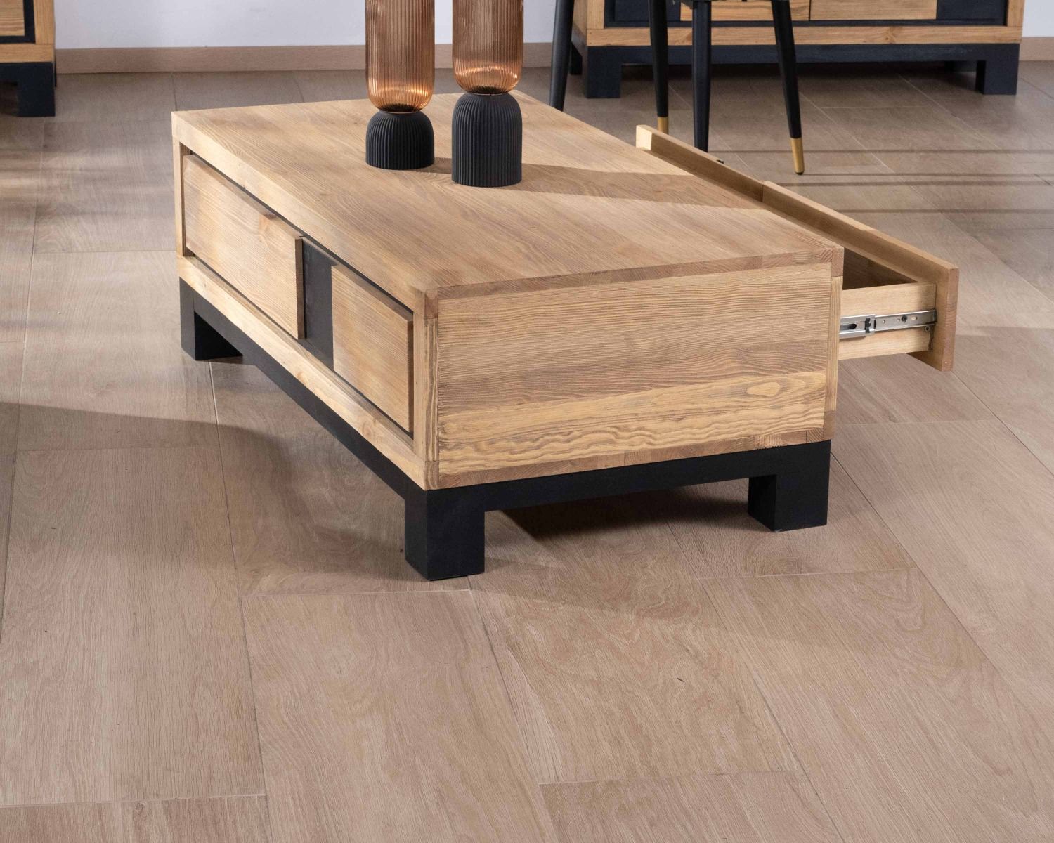 Table de salon 1 tiroir contemporaine pin brossé motif et pieds noirs "Cubo"