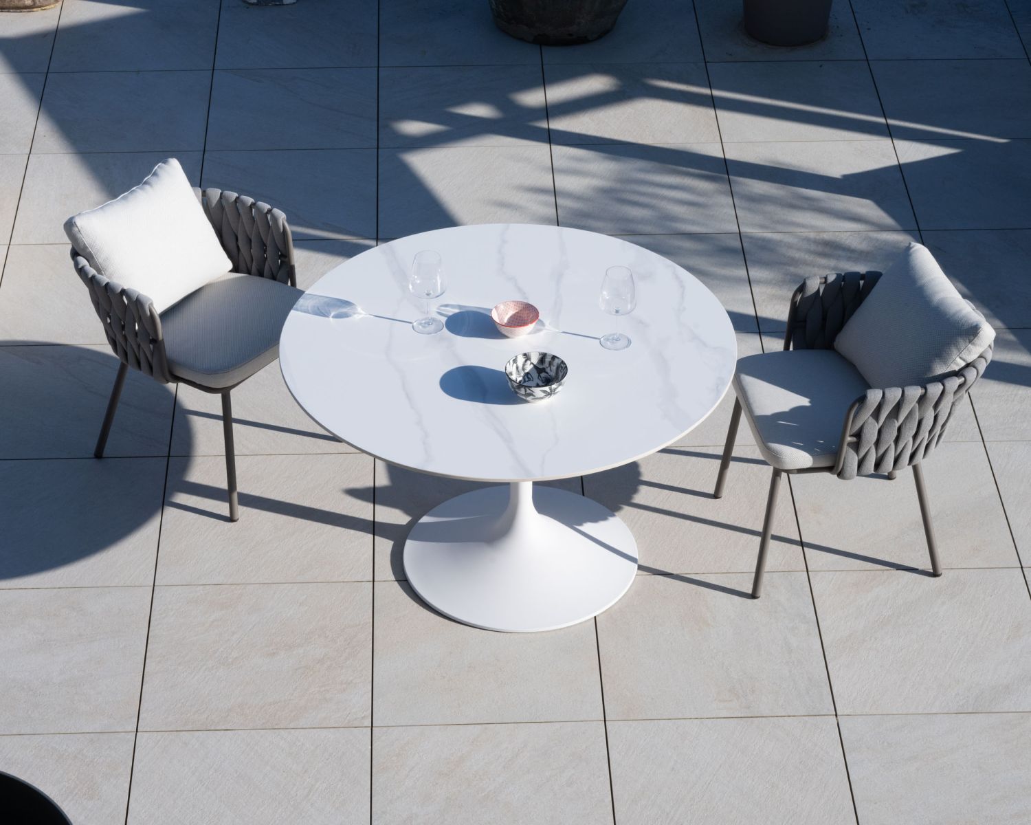 Table ronde 120 cm blanche spécial extérieur en aluminium et céramique "Saumur"