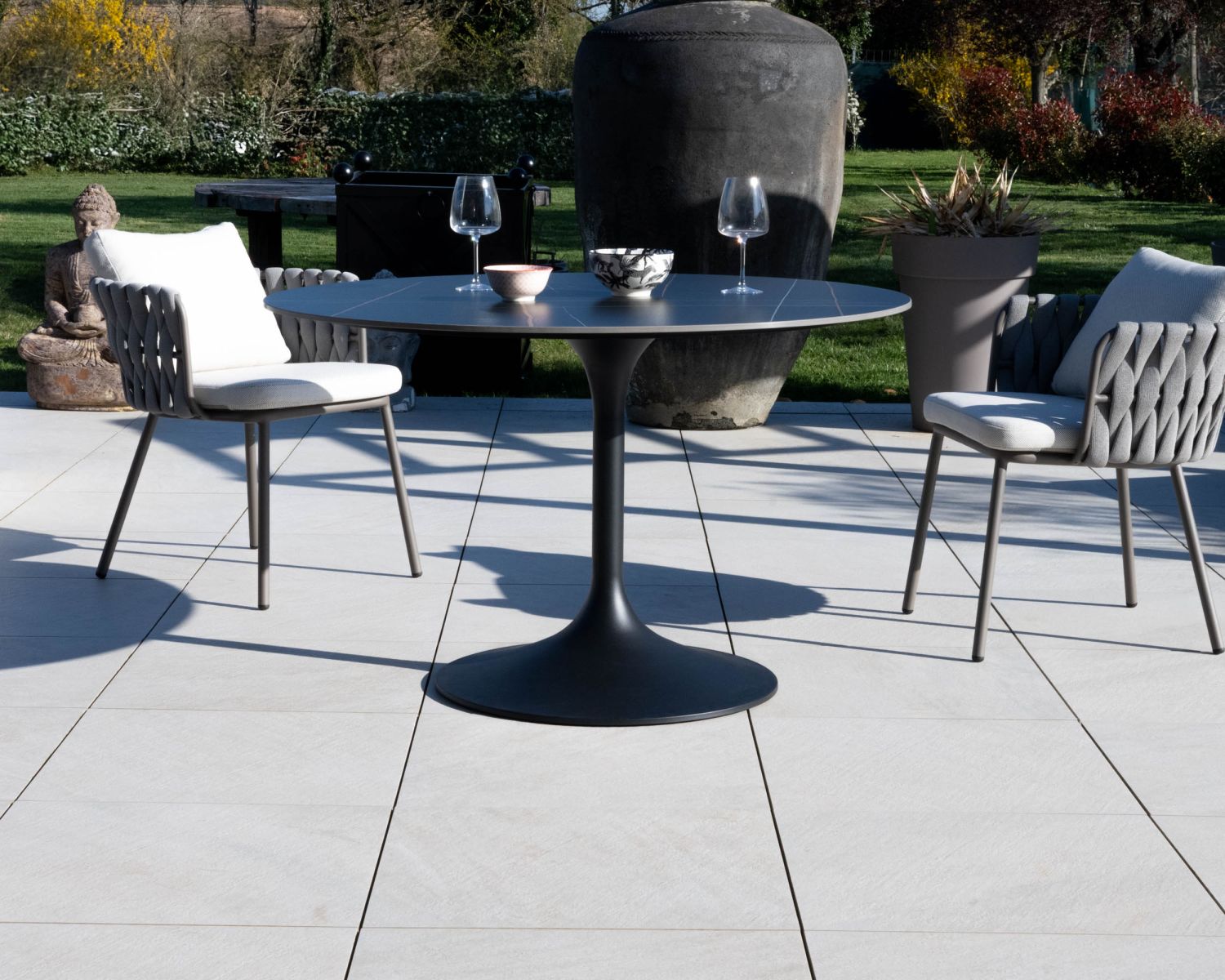 Table ronde 120 cm noire spécial extérieur en aluminium et céramique "Saumur"