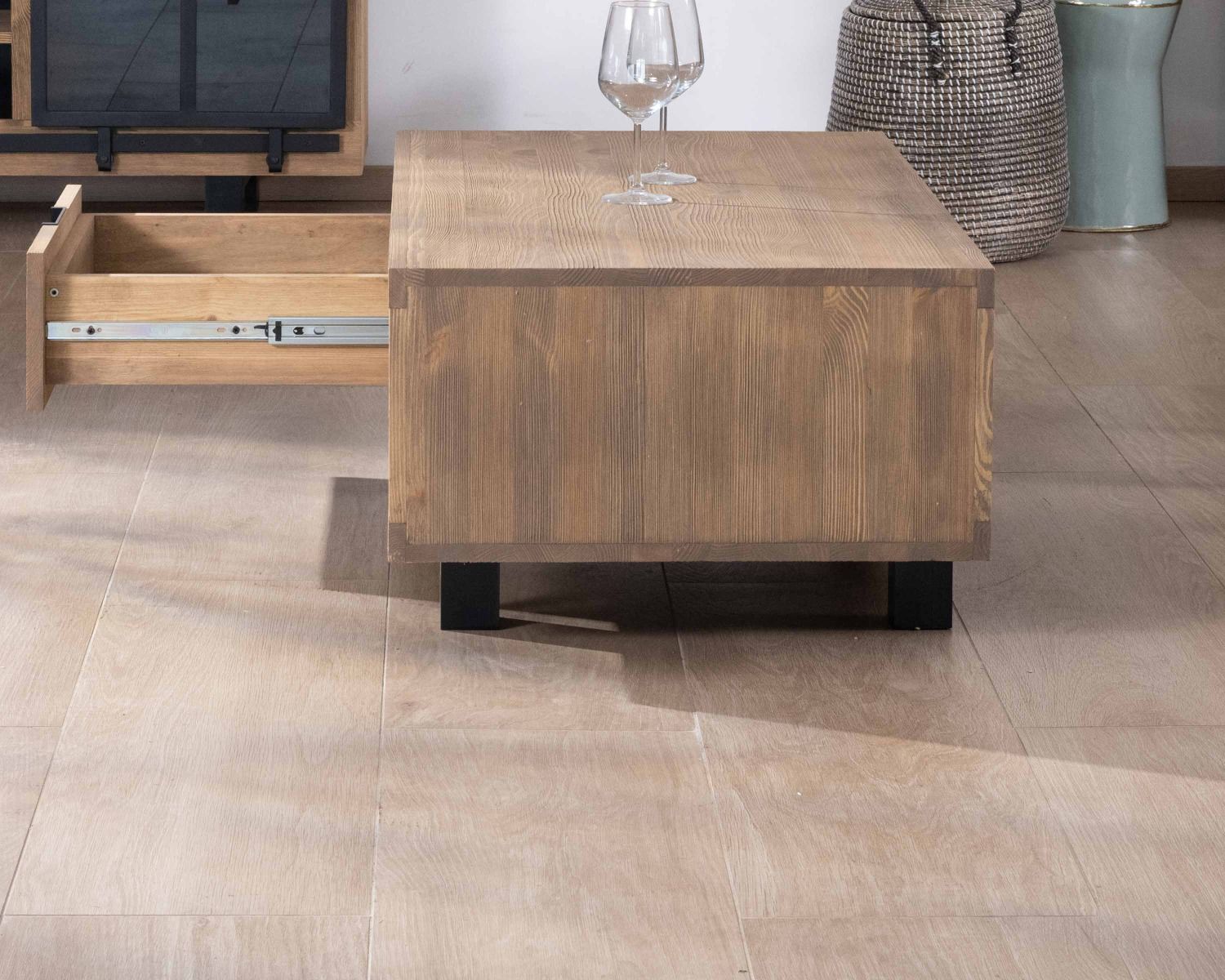 Table de salon 110 cm avec tiroir en pin brossé et métal "Tolf"