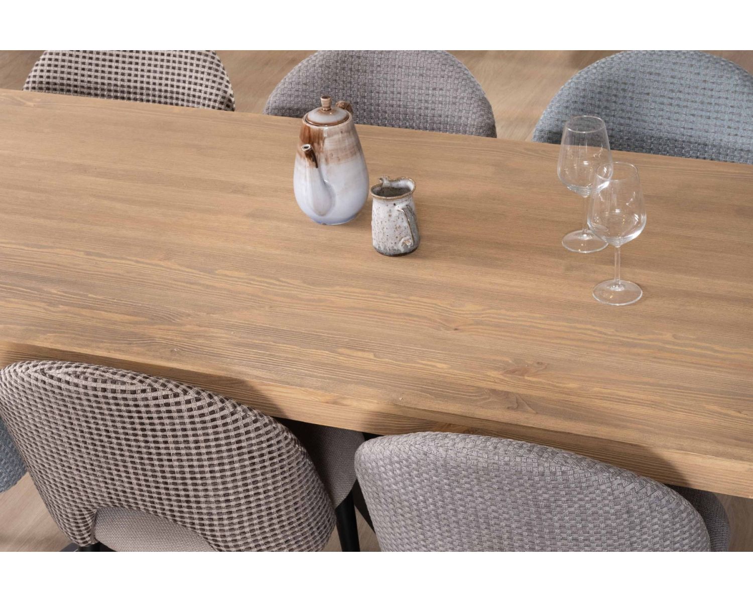 Table à manger rectangulaire 180 cm pin brossé et pieds mikado en métal noir "Tolf"