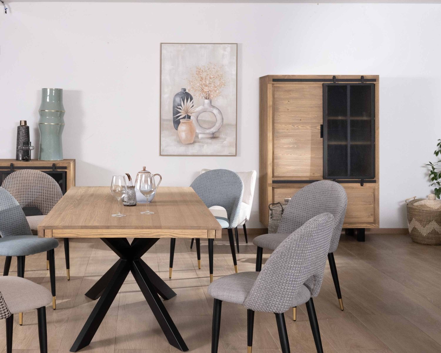 Table à manger rectangulaire 180 cm pin brossé et pieds mikado en métal noir "Tolf"