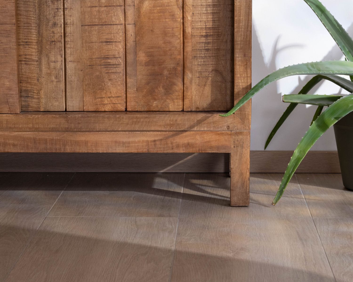 Buffet haut 2 portes coulissantes en manguier massif "Aruna" style chaleureux