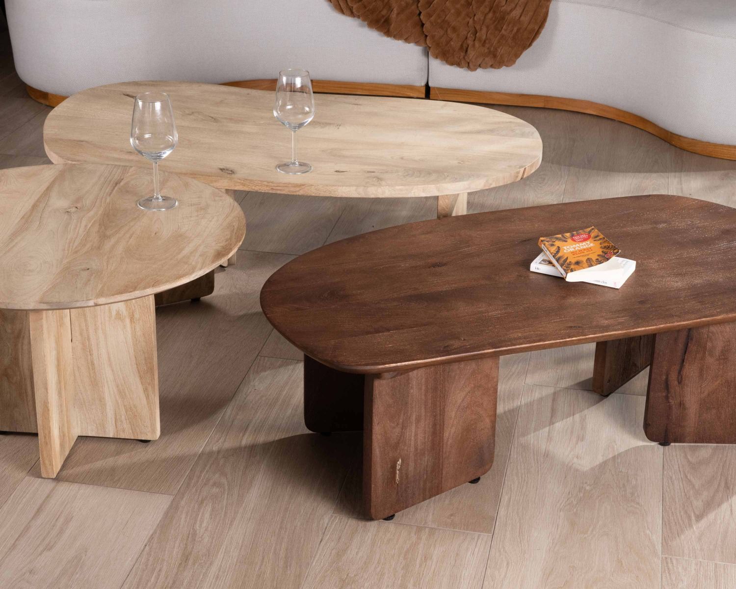 Duo de tables basses en manguier naturel et marron finition sablée "Pise"