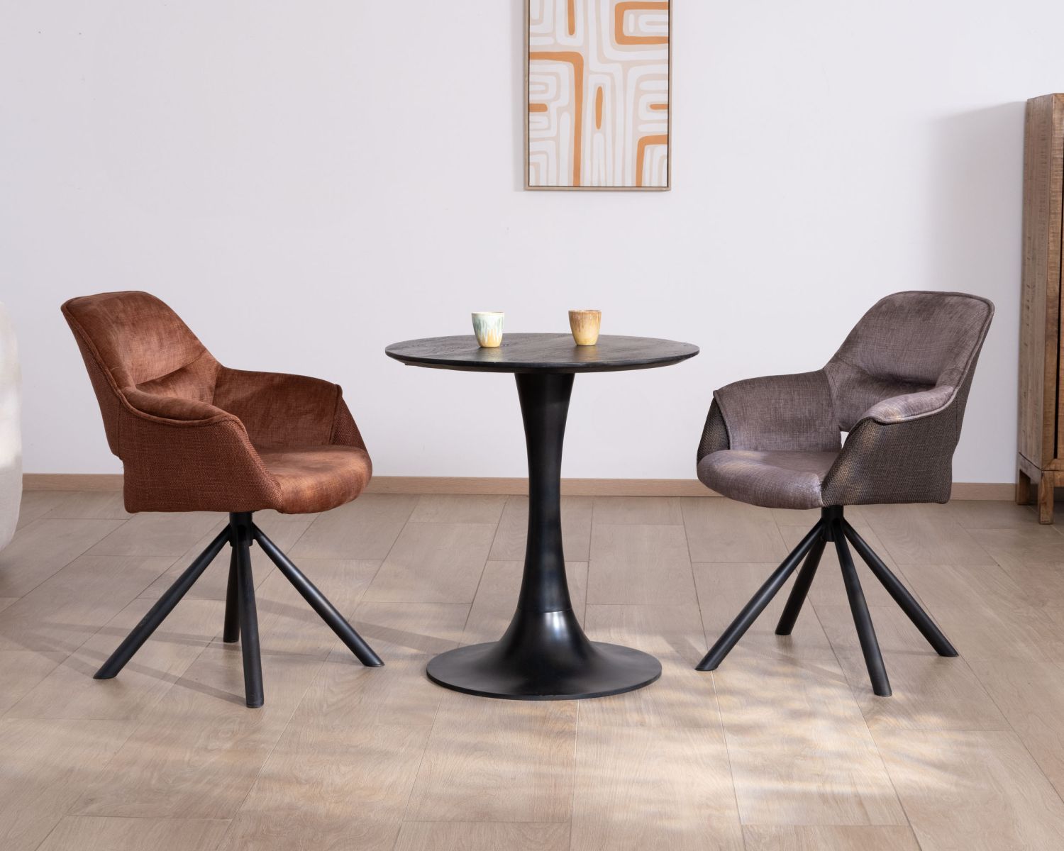 Table ronde esprit bistrot en manguier noir et pied tulipe "Piccadilly" diamètre 70 cm