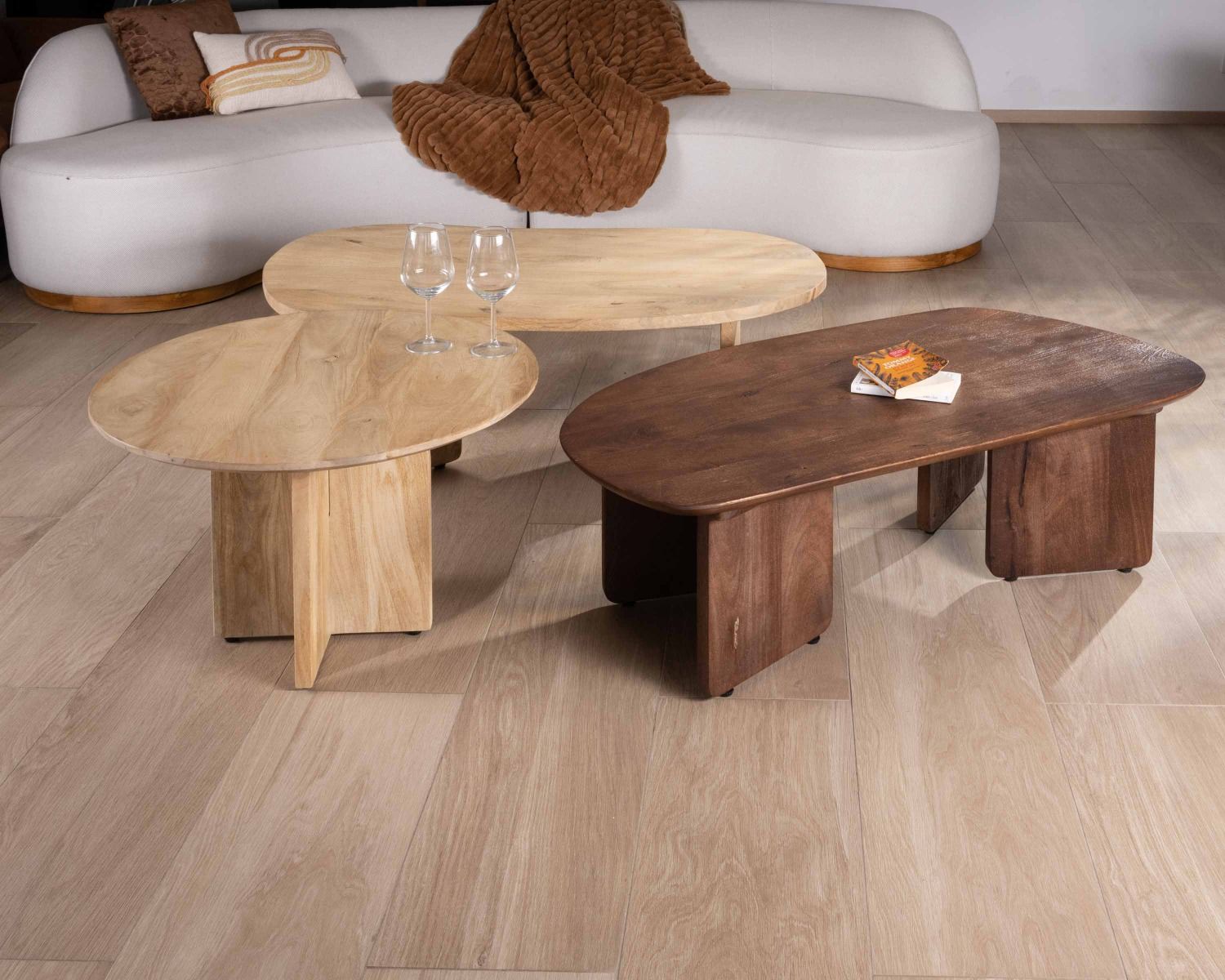 Duo de tables basses en manguier naturel et marron finition sablée "Pise"