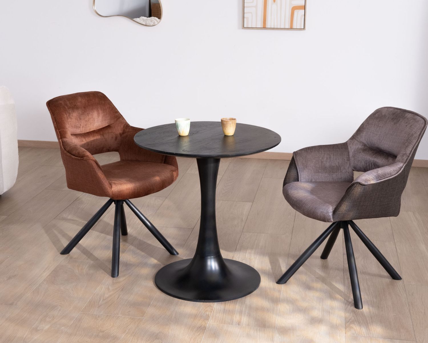 Table ronde esprit bistrot en manguier noir et pied tulipe "Piccadilly" diamètre 70 cm