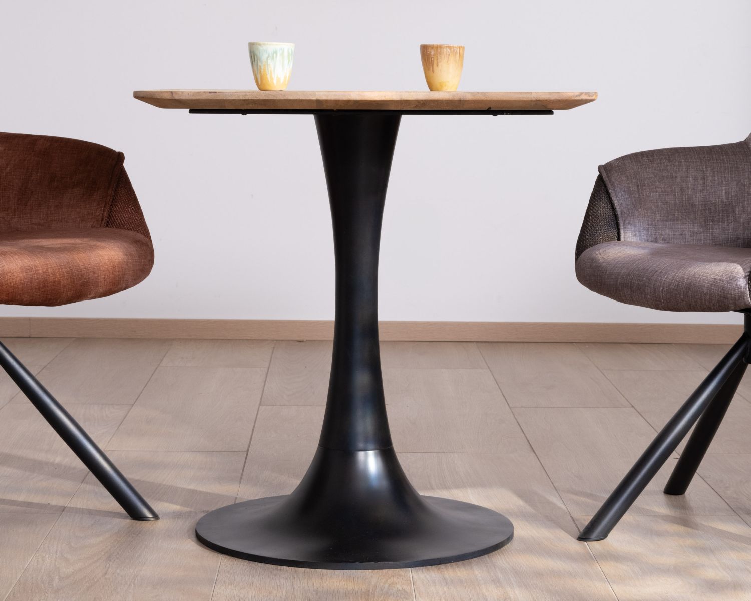 Table carrée esprit bistrot en manguier naturel "Piccadilly" 70 cm