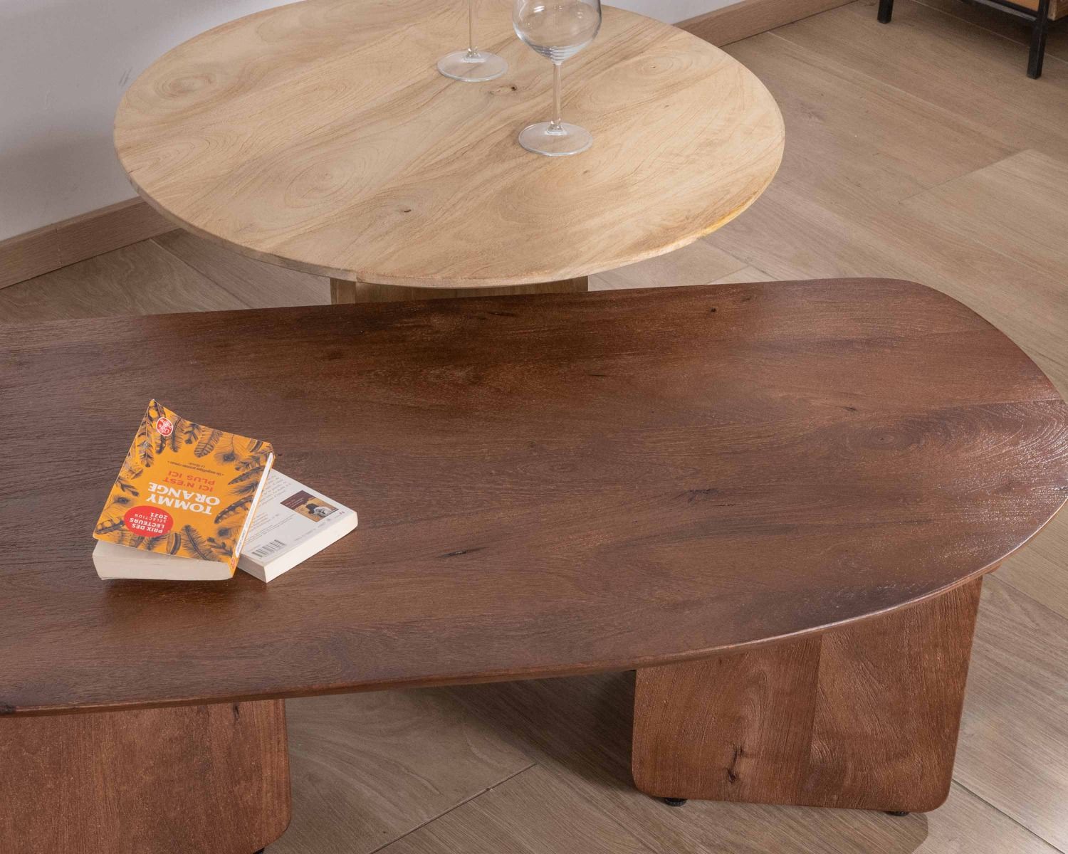 Duo de tables basses en manguier naturel et marron finition sablée "Pise"