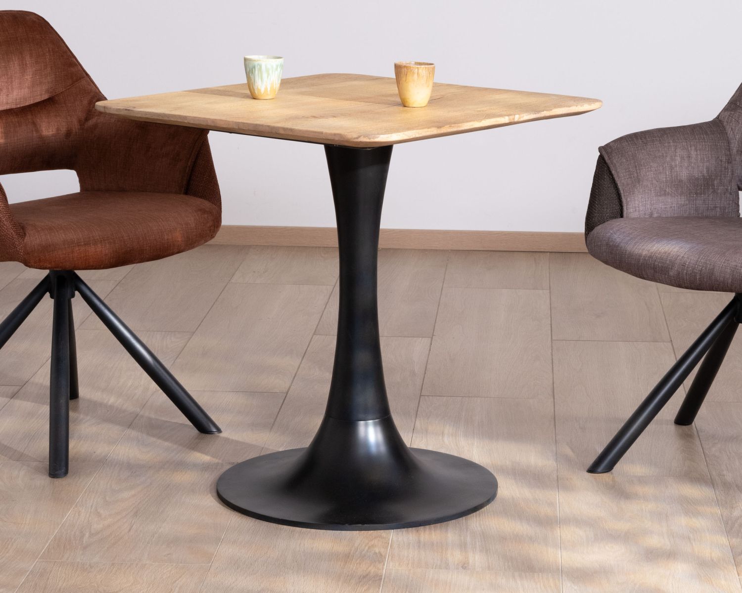 Table carrée esprit bistrot en manguier naturel "Piccadilly" 70 cm