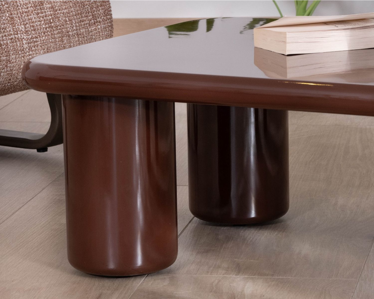Table basse rectangulaire "Cyléa" finition laquée brun chocolat