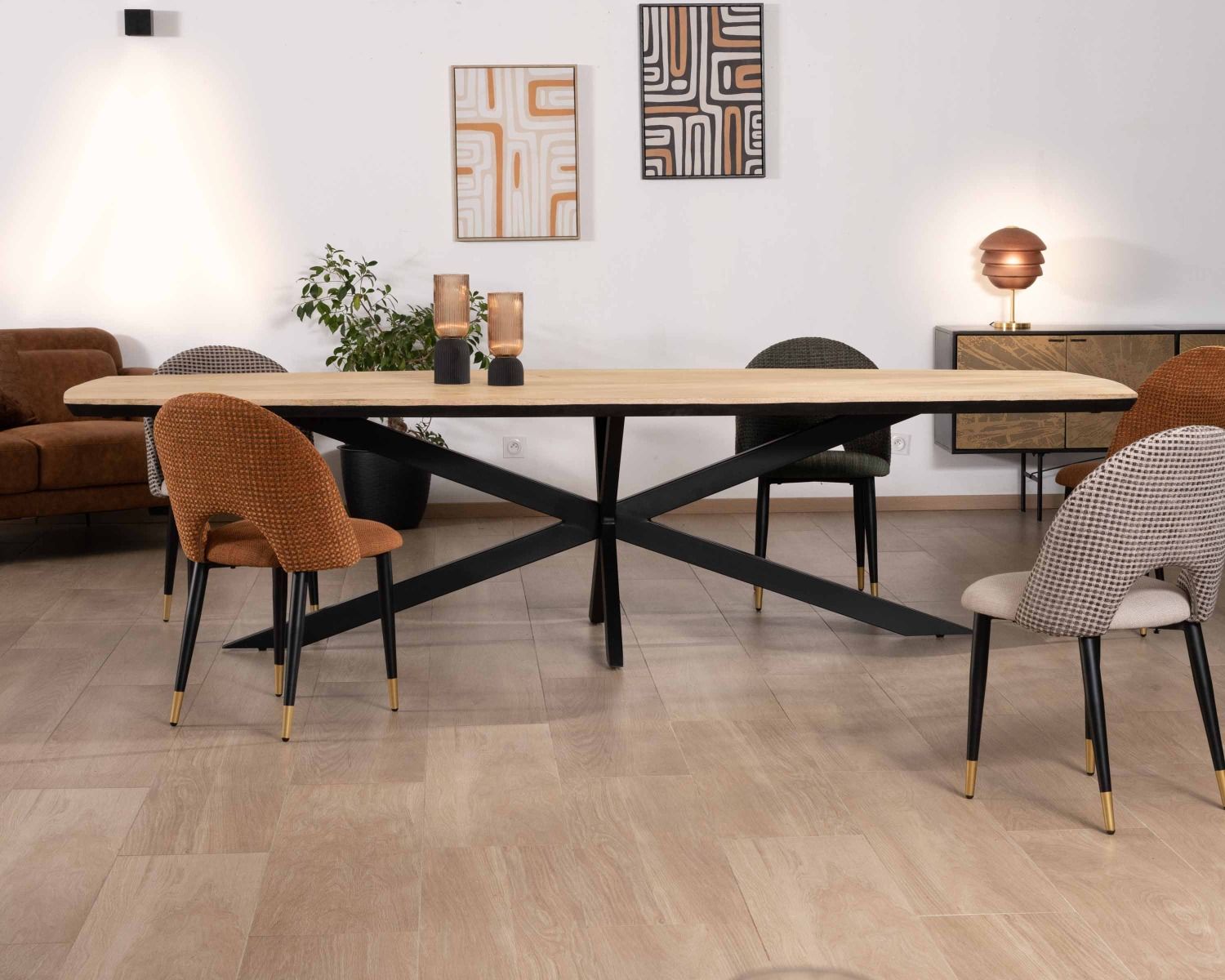Table rectangulaire manguier massif 200cm bords biseautés noirs et pieds métal 3D "Pise"
