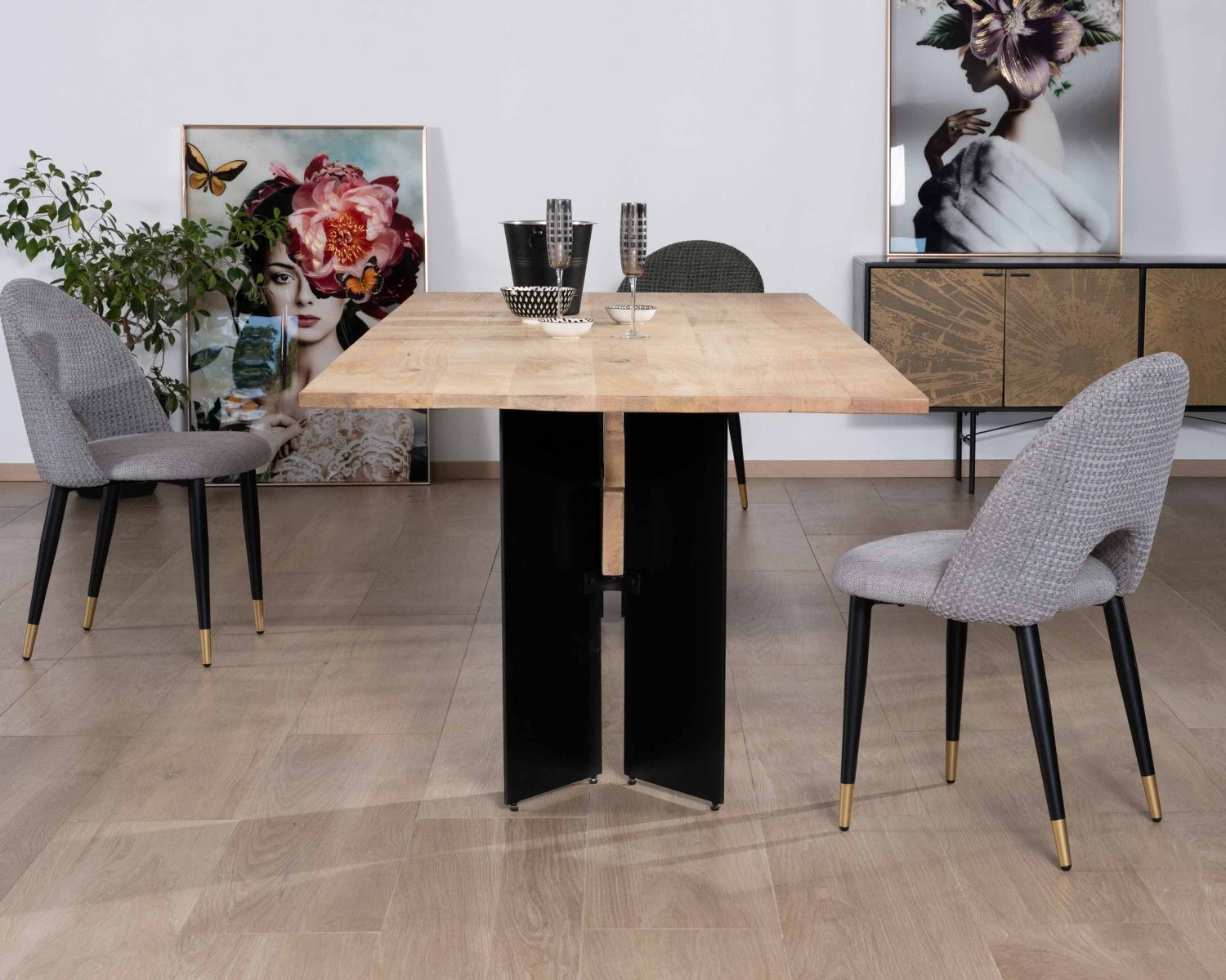 Table de salle à manger manguier massif 240cm piètement design bois et métal noir "Saturne coeval"