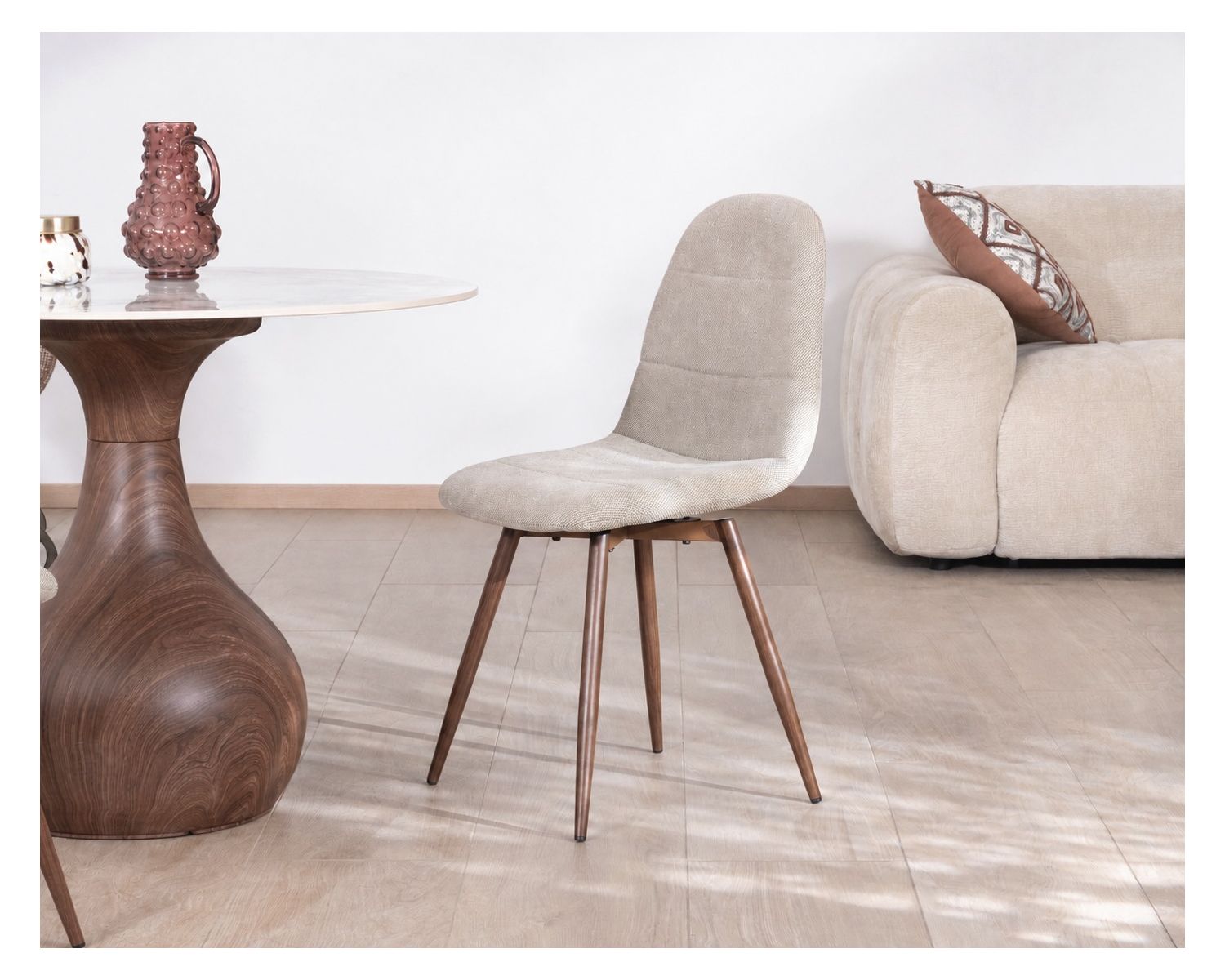 Lot de 4 chaises pivotantes rétro-contemporaines "Noma" en tissu grège chiné, pieds décor noyer