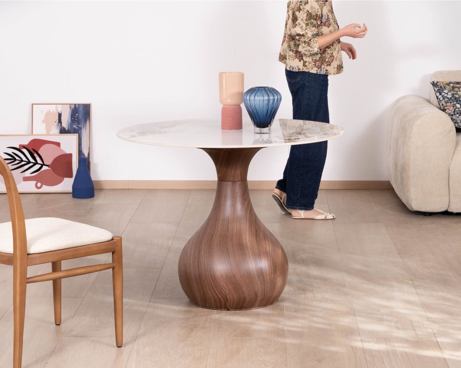 Table de repas esprit scandinave plateau rond en céramique "Cyléa" piètement effet bois