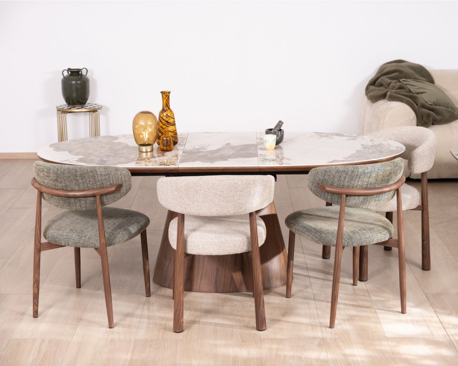 Table de repas extensible 160-200 cm plateau céramique effet pierre naturelle "Oria" piètement aspect noyer