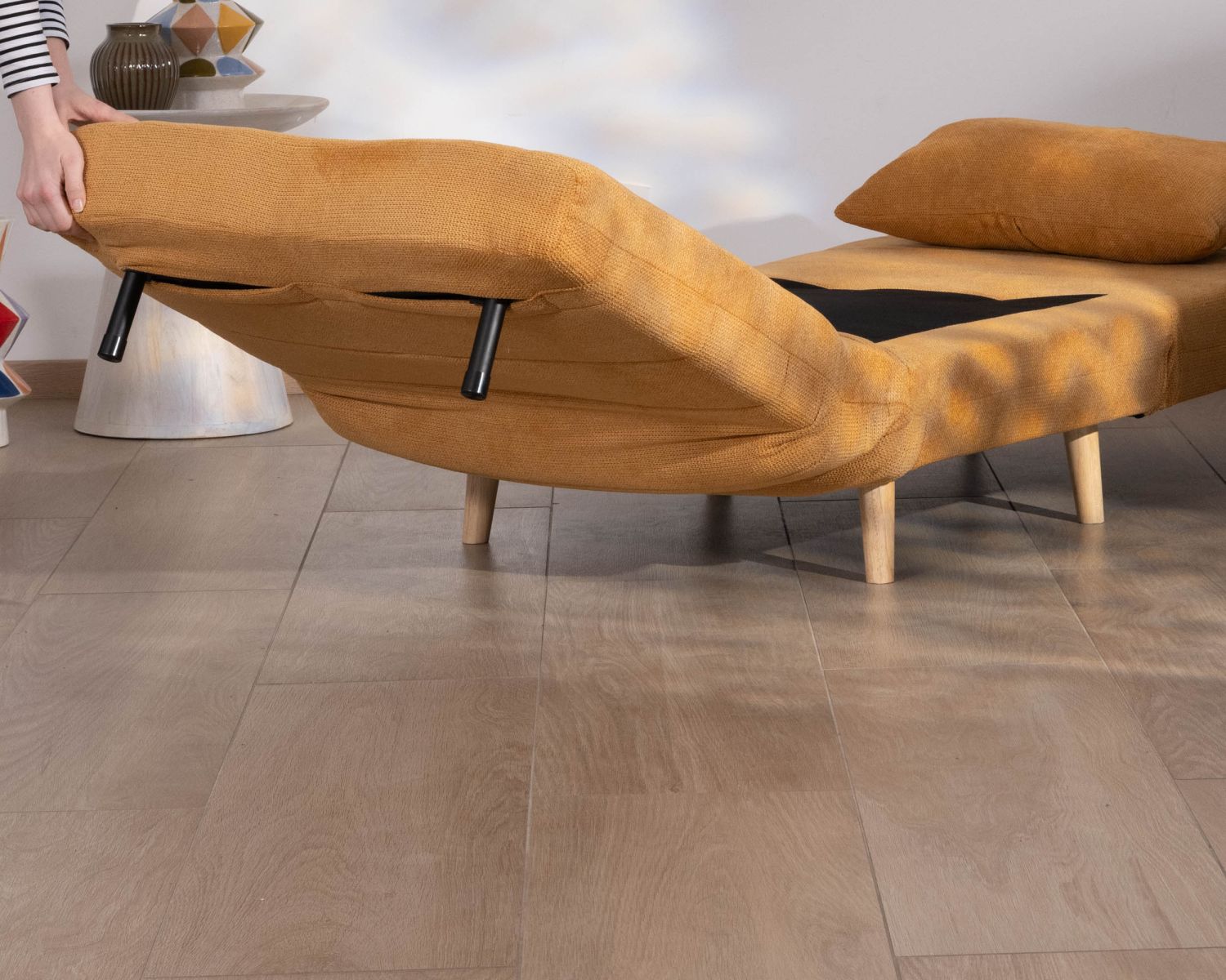 Fauteuil cosy convertible "Folda" en tissu jaune moutarde