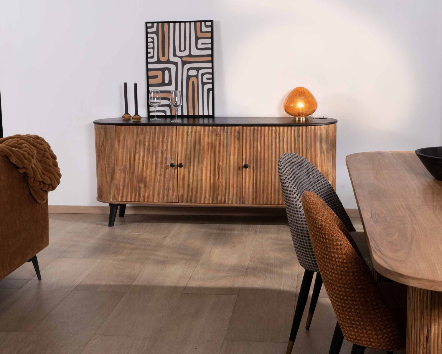 Buffet rétro 3 portes en acacia massif plateau et pieds noirs "Boogie"