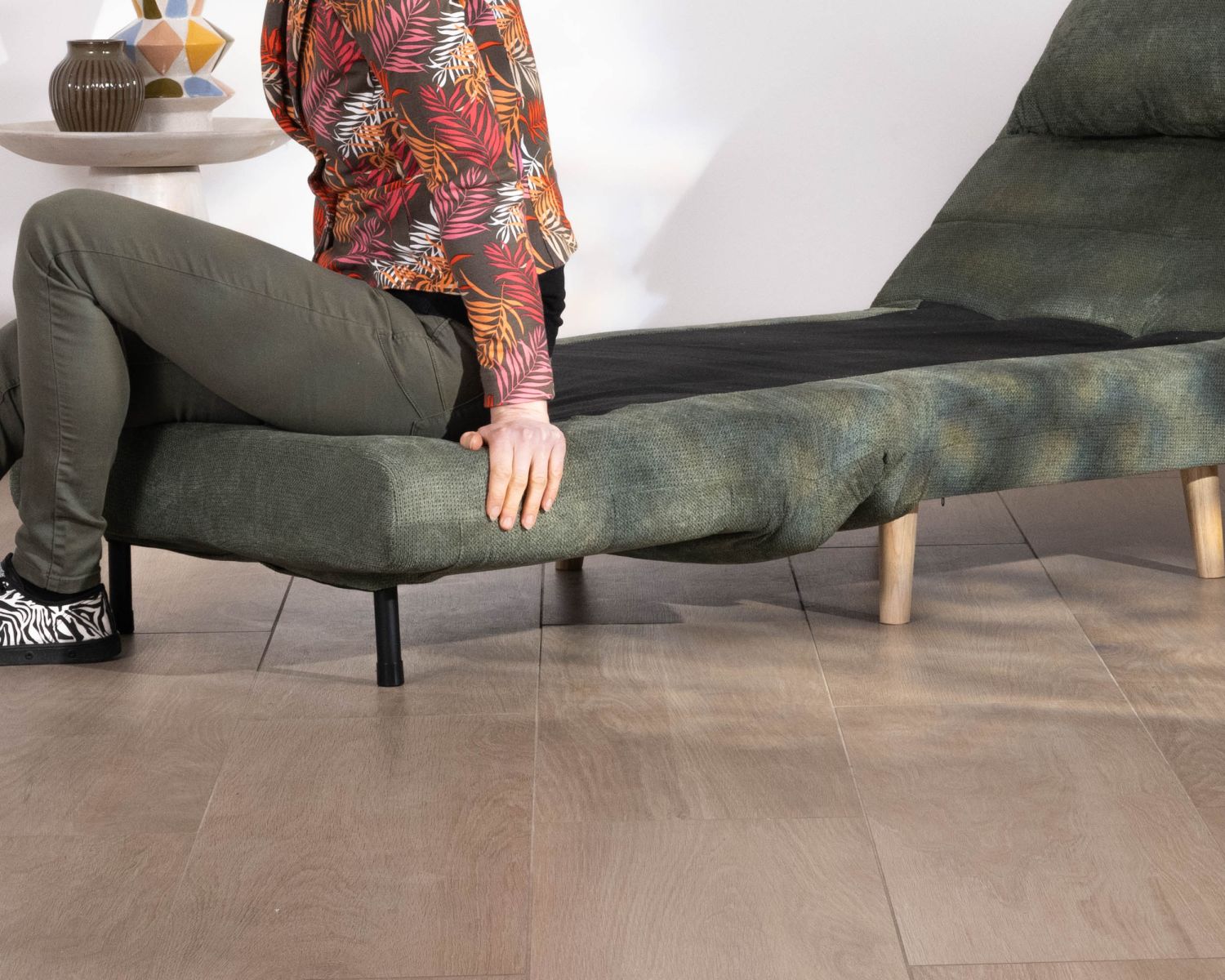 Fauteuil esprit vintage en tissu vert kaki "Folda" modulable 2 en 1