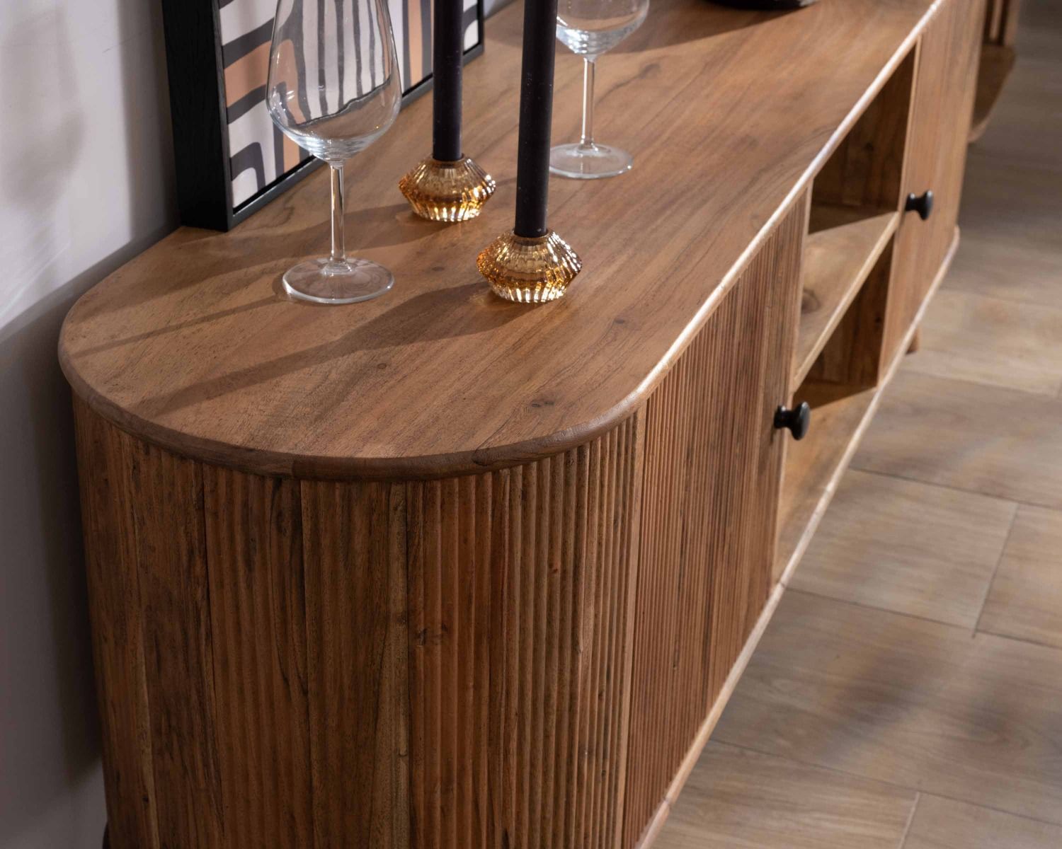 Grand meuble TV 175cm design arrondi vintage acacia massif "Boomer" 2 portes et 2 niches