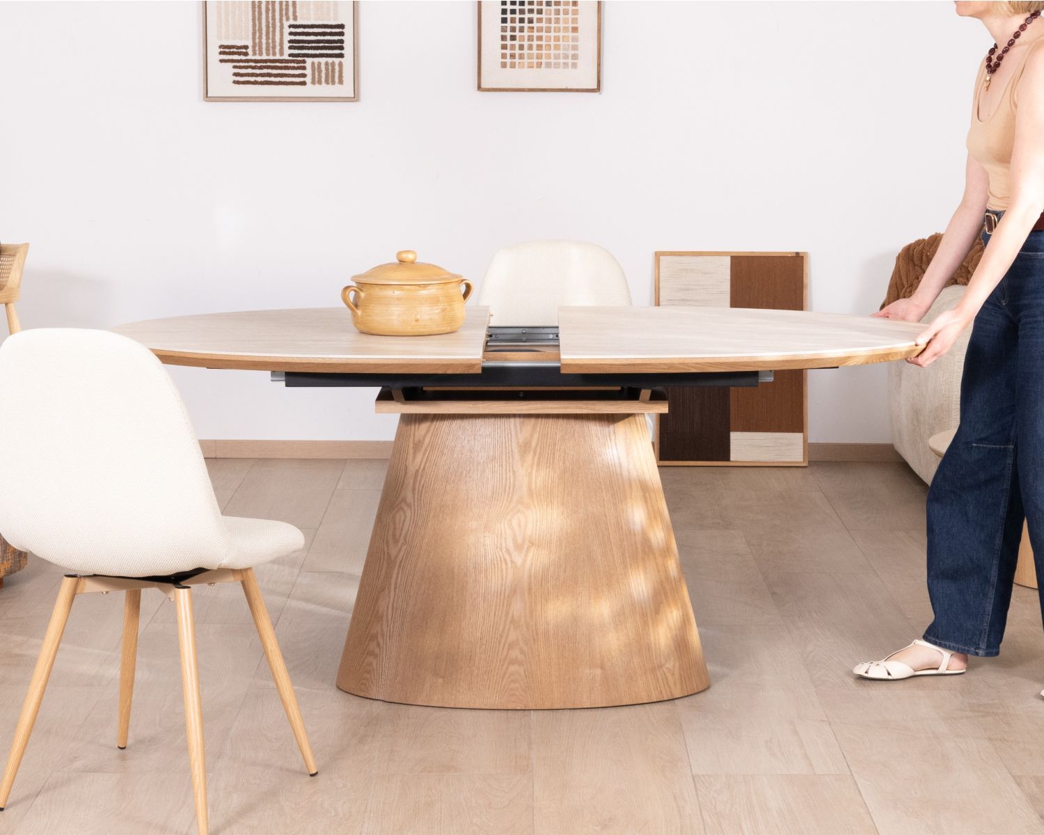 Table de repas extensible 160-200 cm plateau céramique effet travertin "Oria" piètement aspect chêne clair