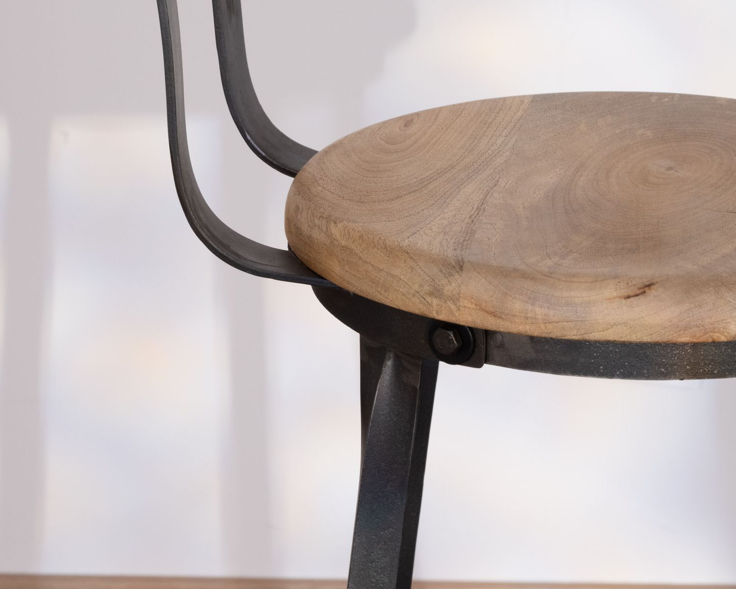 Chaise de bar métal gris antique et bois "Atelier grey" hauteur 110 cm