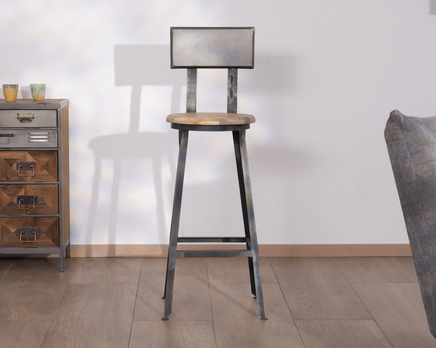 Chaise de bar métal gris antique et bois "Atelier grey" hauteur 110 cm