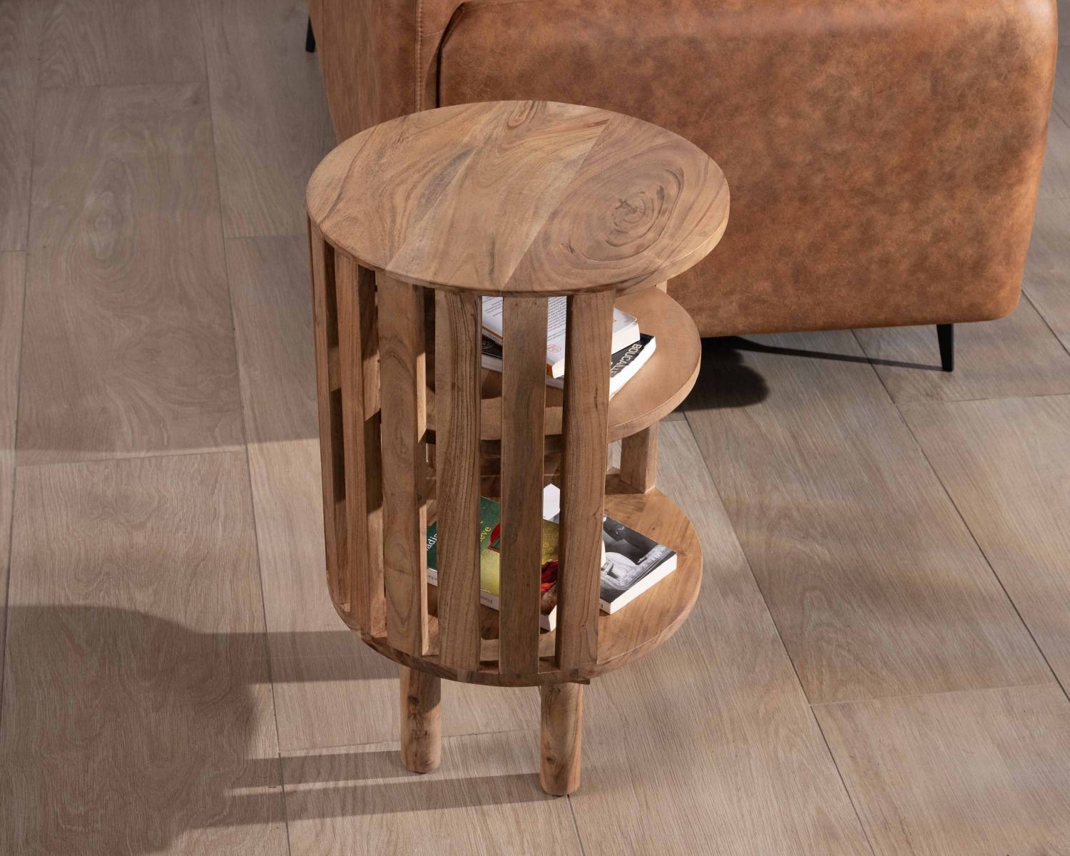 Table de chevet ronde lattée en acacia avec 2 niches "Latura"