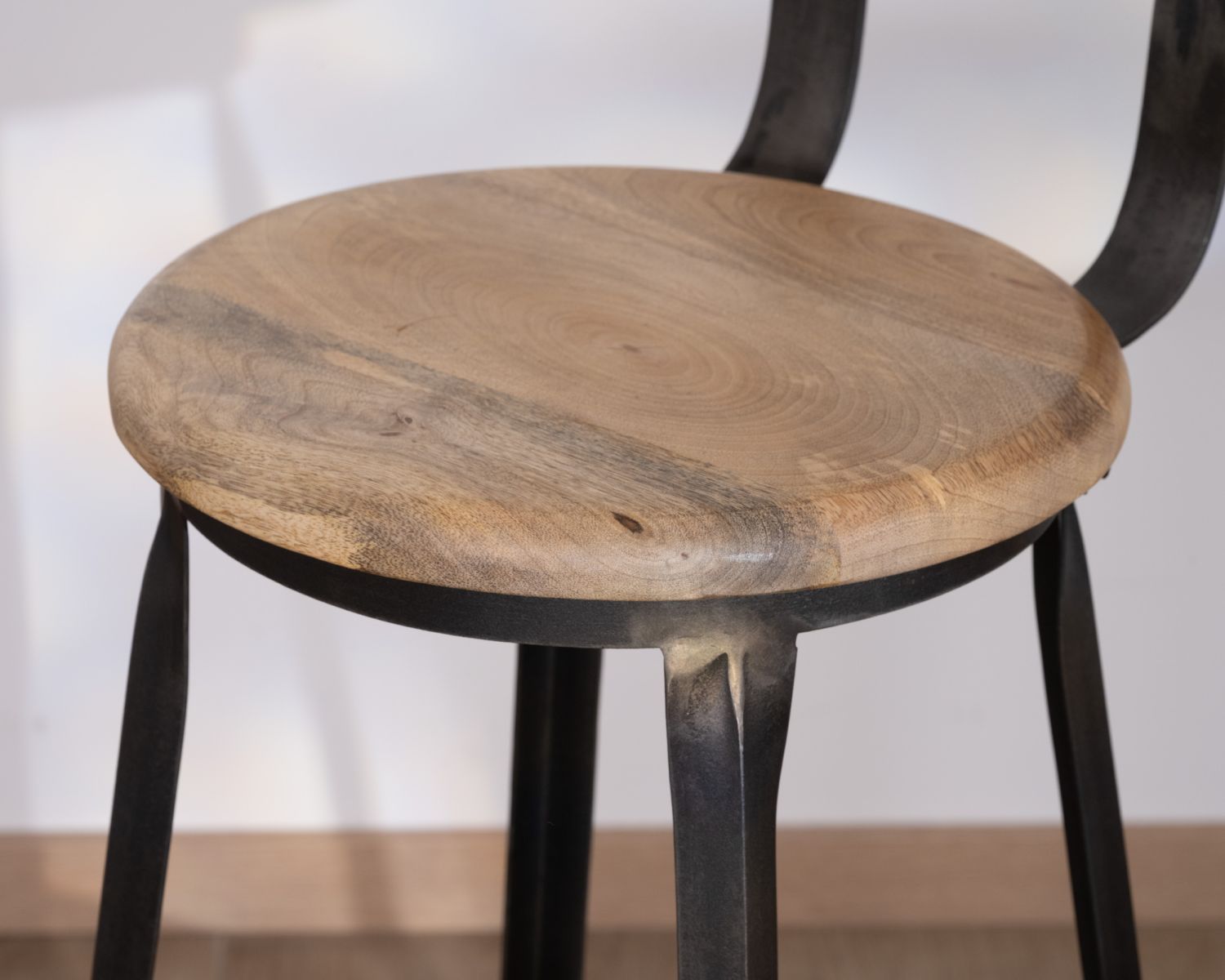 Chaise de bar métal gris antique et bois "Atelier grey" hauteur 110 cm