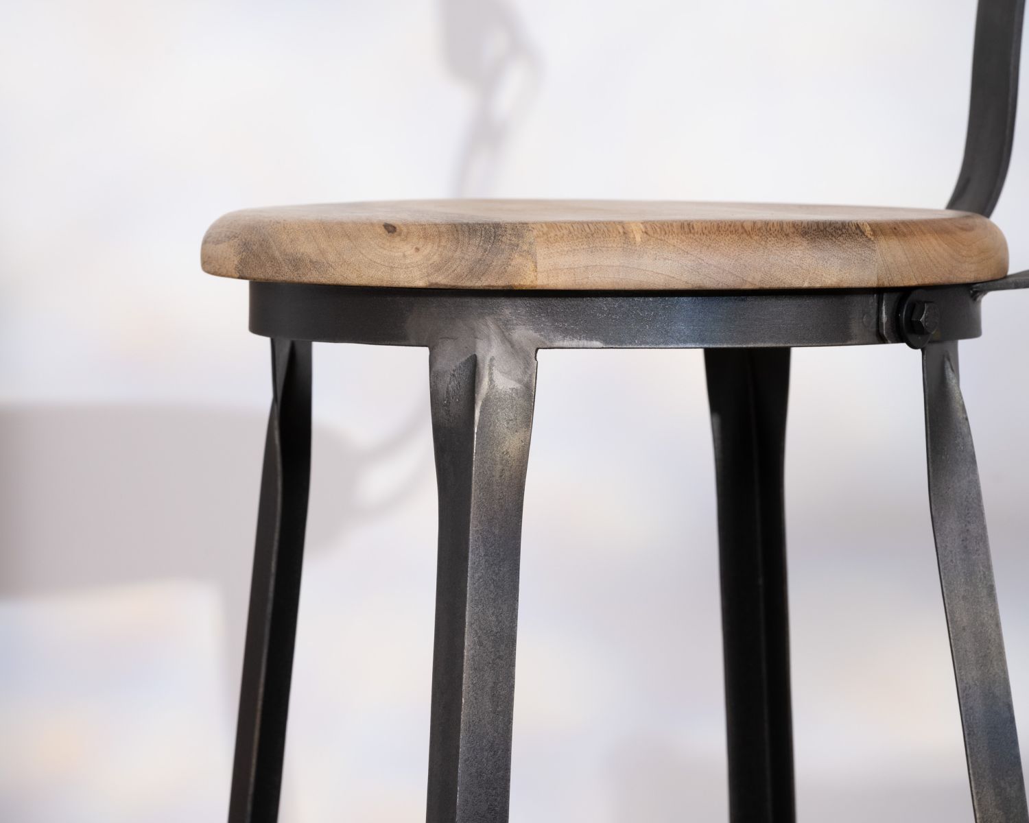 Chaise de bar métal gris antique et bois "Atelier grey" hauteur 110 cm