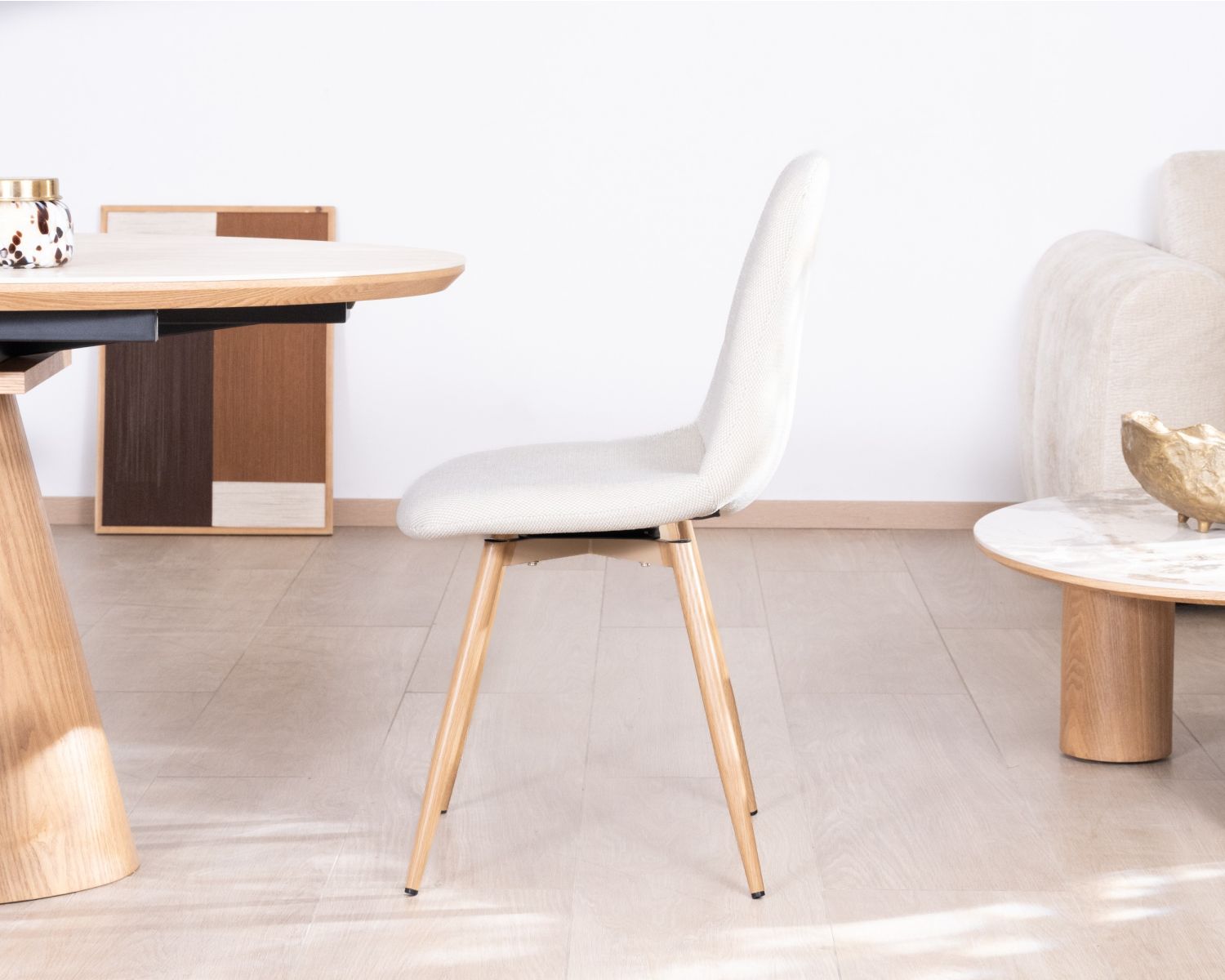 Lot de 4 chaises pivotantes esprit scandinave "Noma" en tissu écru, pieds décor chêne