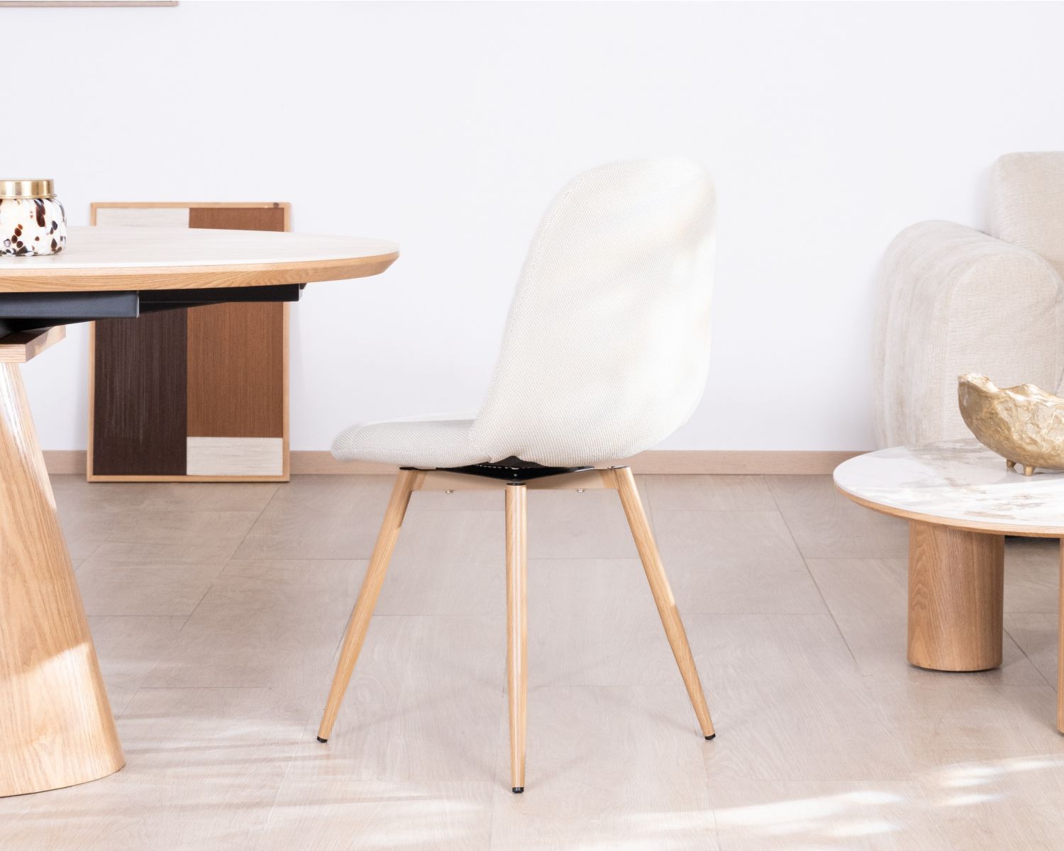 Lot de 4 chaises pivotantes esprit scandinave "Noma" en tissu écru, pieds décor chêne