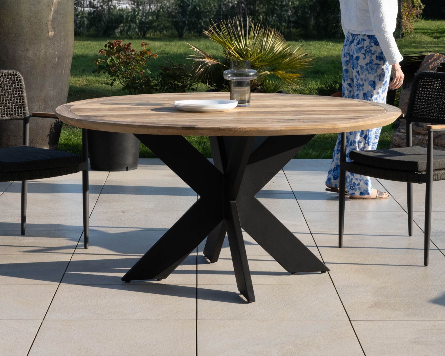 Table de repas ronde pour extérieur en teck et aluminium "Ozone" 130 cm