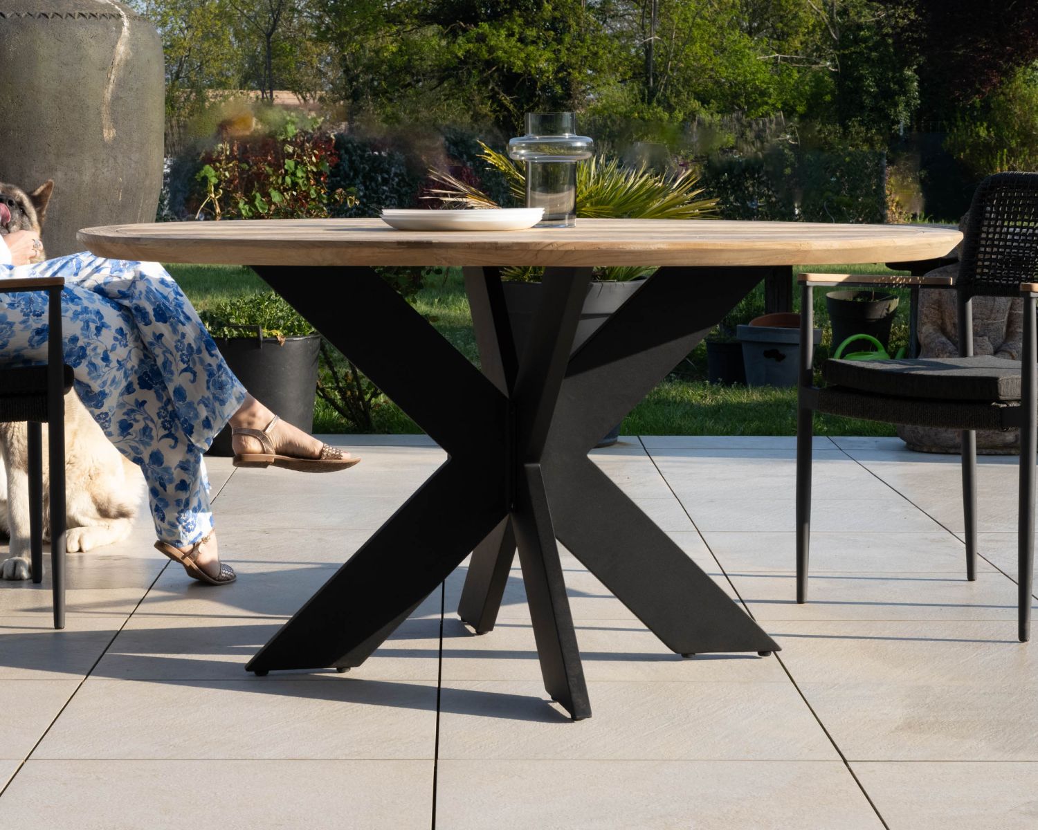 Table de repas ronde pour extérieur en teck et aluminium "Ozone" 130 cm