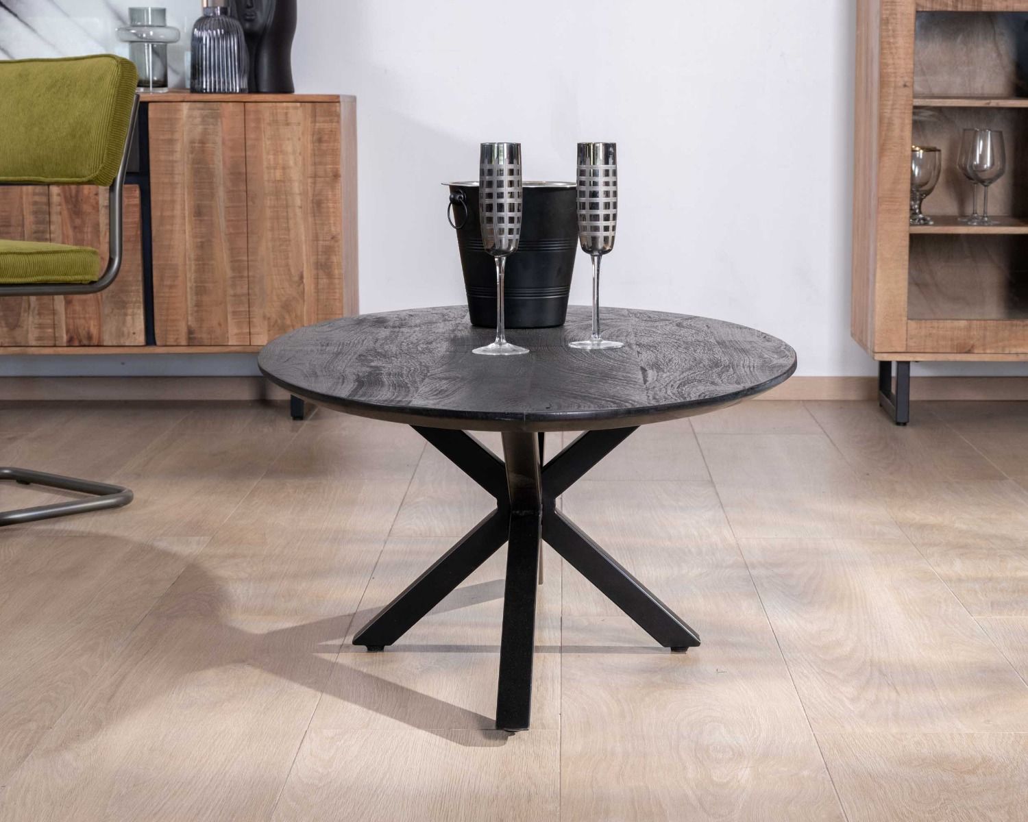 Table basse noire plateau ellipse en manguier massif sablé et pieds métal 3D "Pise"