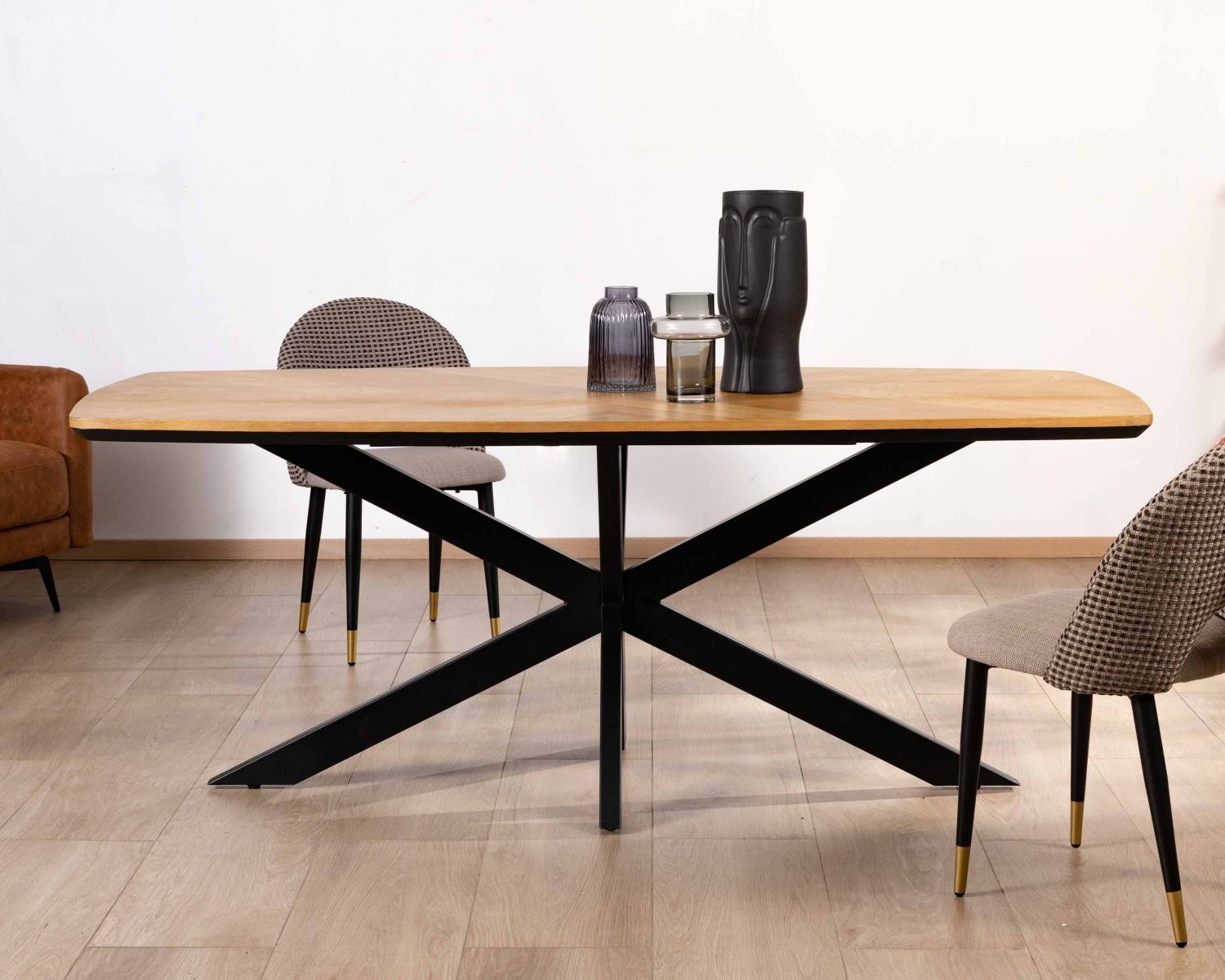 Table de salle à manger 200cm forme bateau placage chêne finition biseautée noire "Toledo"