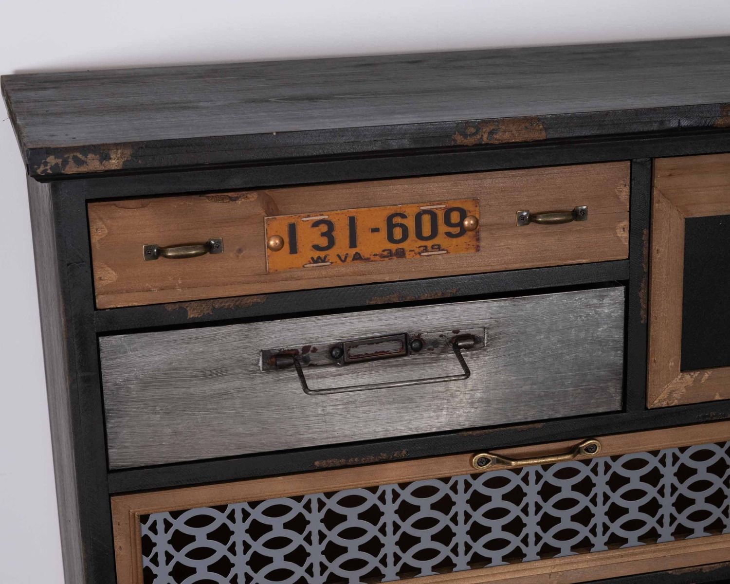 Buffet déco à tiroirs en sapin massif et façades fantaisies "Mélimélo Indus"