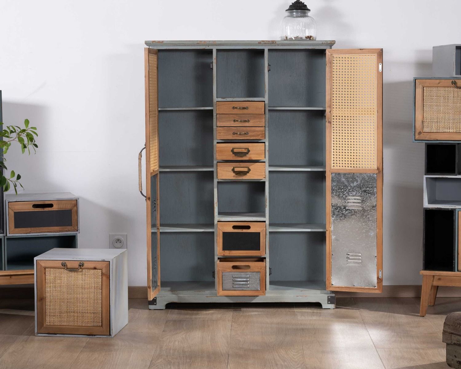 Buffet à tiroirs déco en sapin et imitation rotin "Mélimélo Indus"