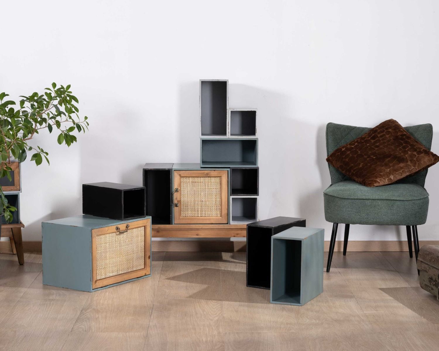 Meuble de rangement avec caissons modulaires en sapin et rotin "Mélimélo Indus"