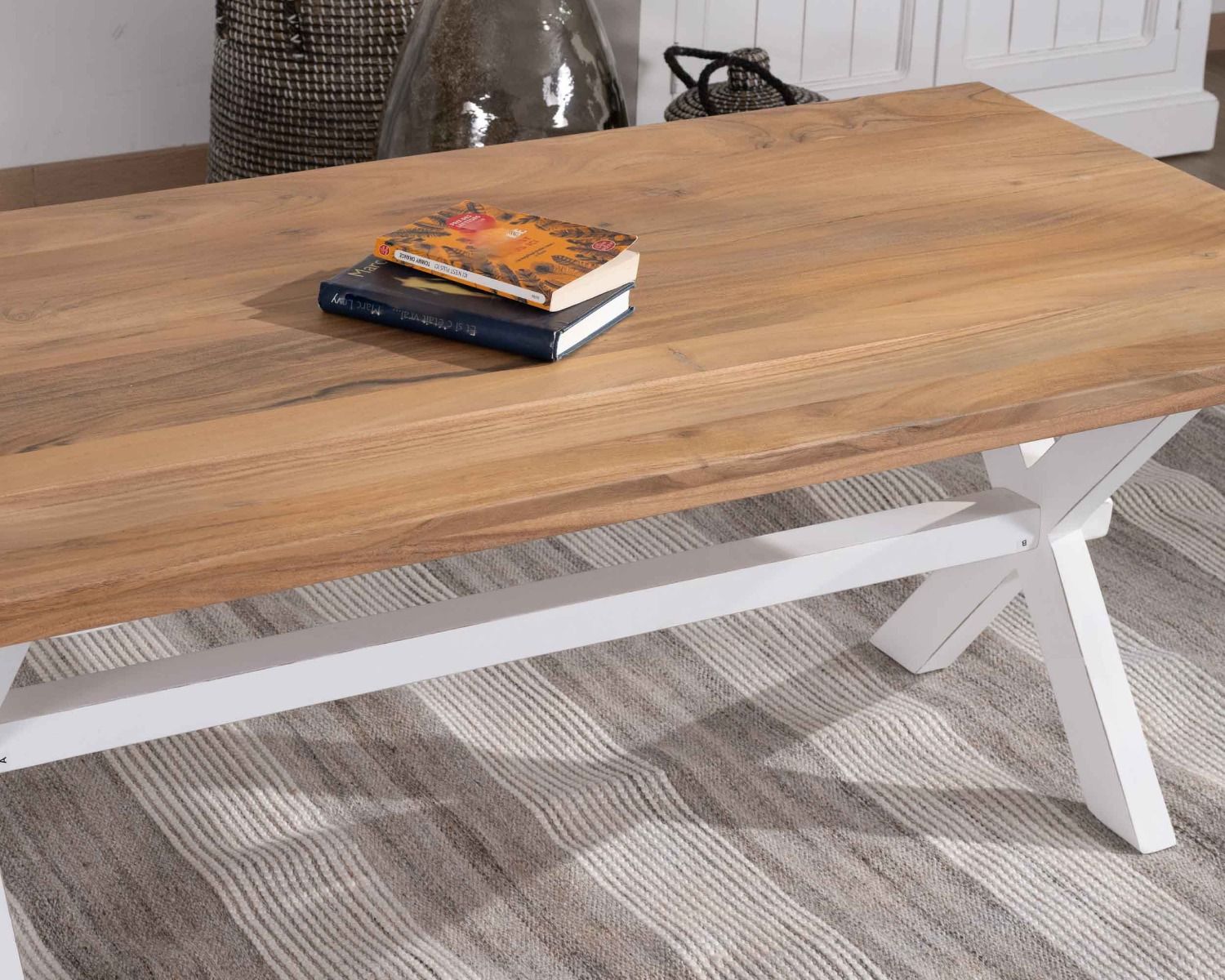 Table de salon rectangulaire en acacia et pied blanc style champêtre "Trégastel"