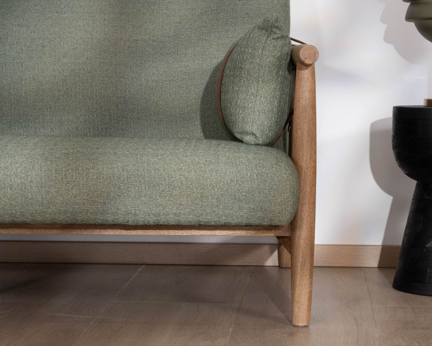 Canapé 2 places esprit ethnique en tissu gaufré kaki "Plume"