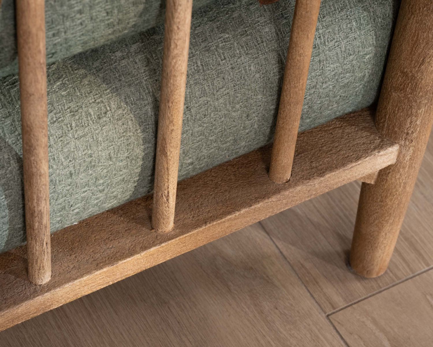 Canapé 2 places esprit ethnique en tissu gaufré kaki "Plume"