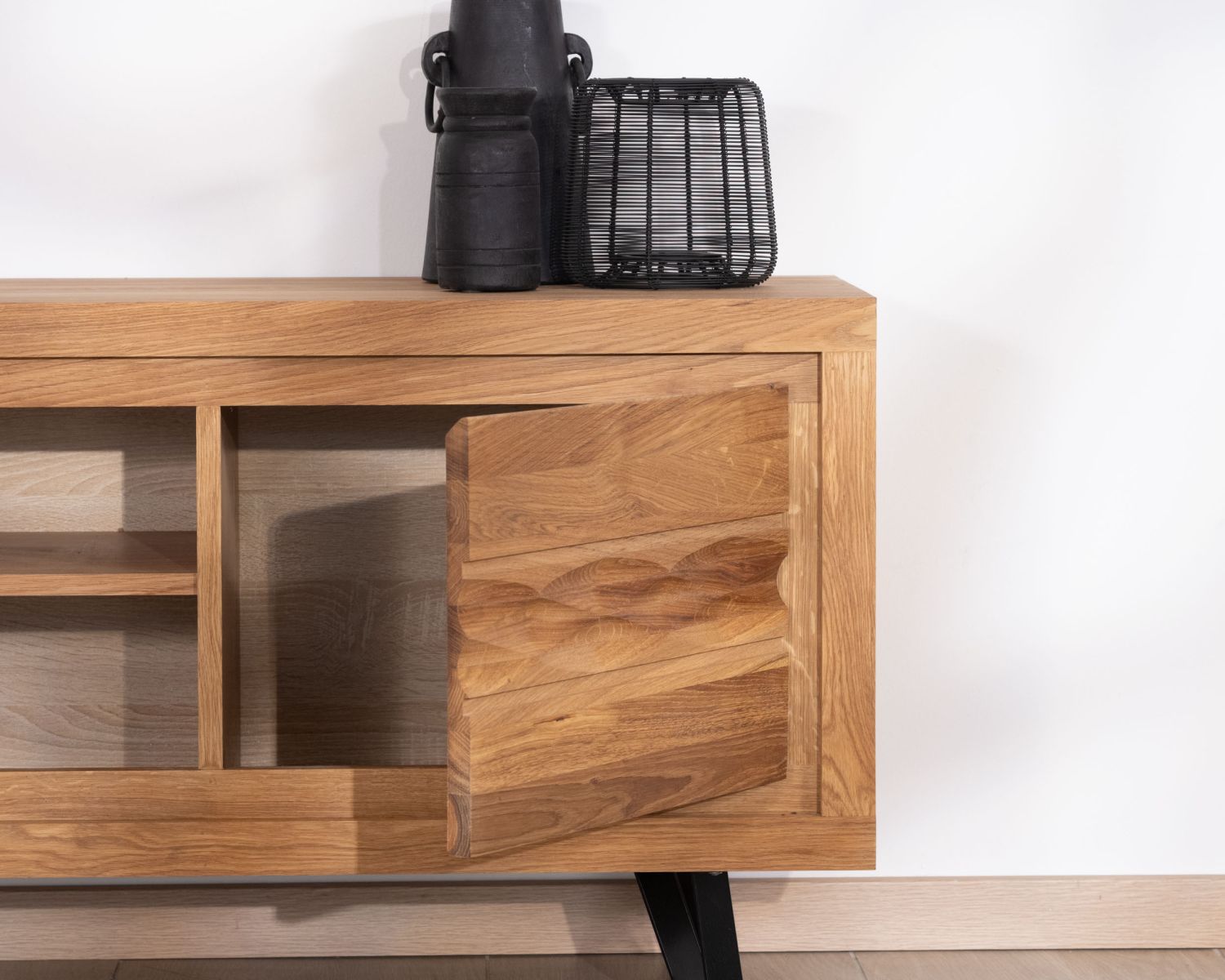 Meuble TV en chêne huilé 160 cm "Wave" avec niches centrales esprit zen