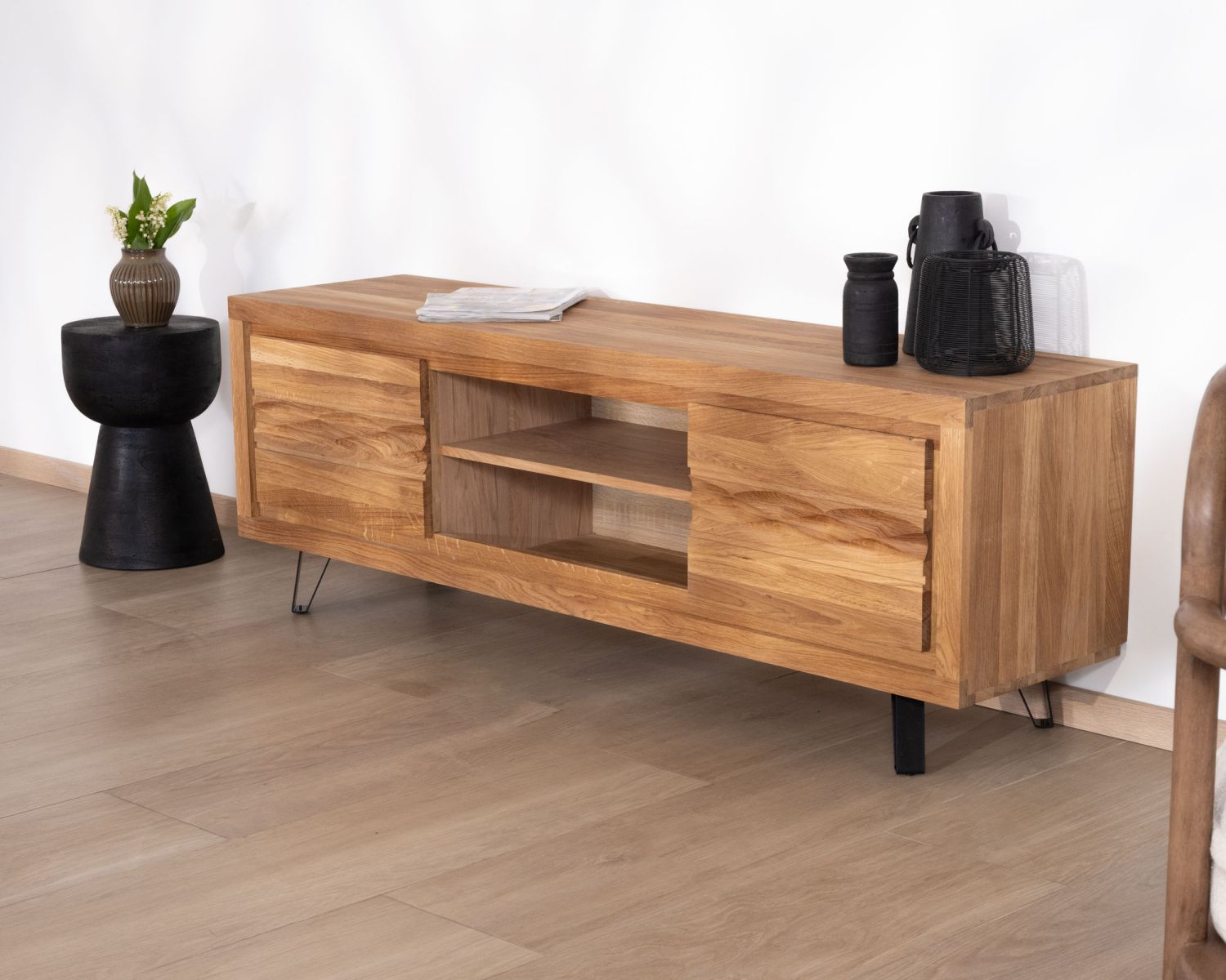 Meuble TV en chêne huilé 160 cm "Wave" avec niches centrales esprit zen