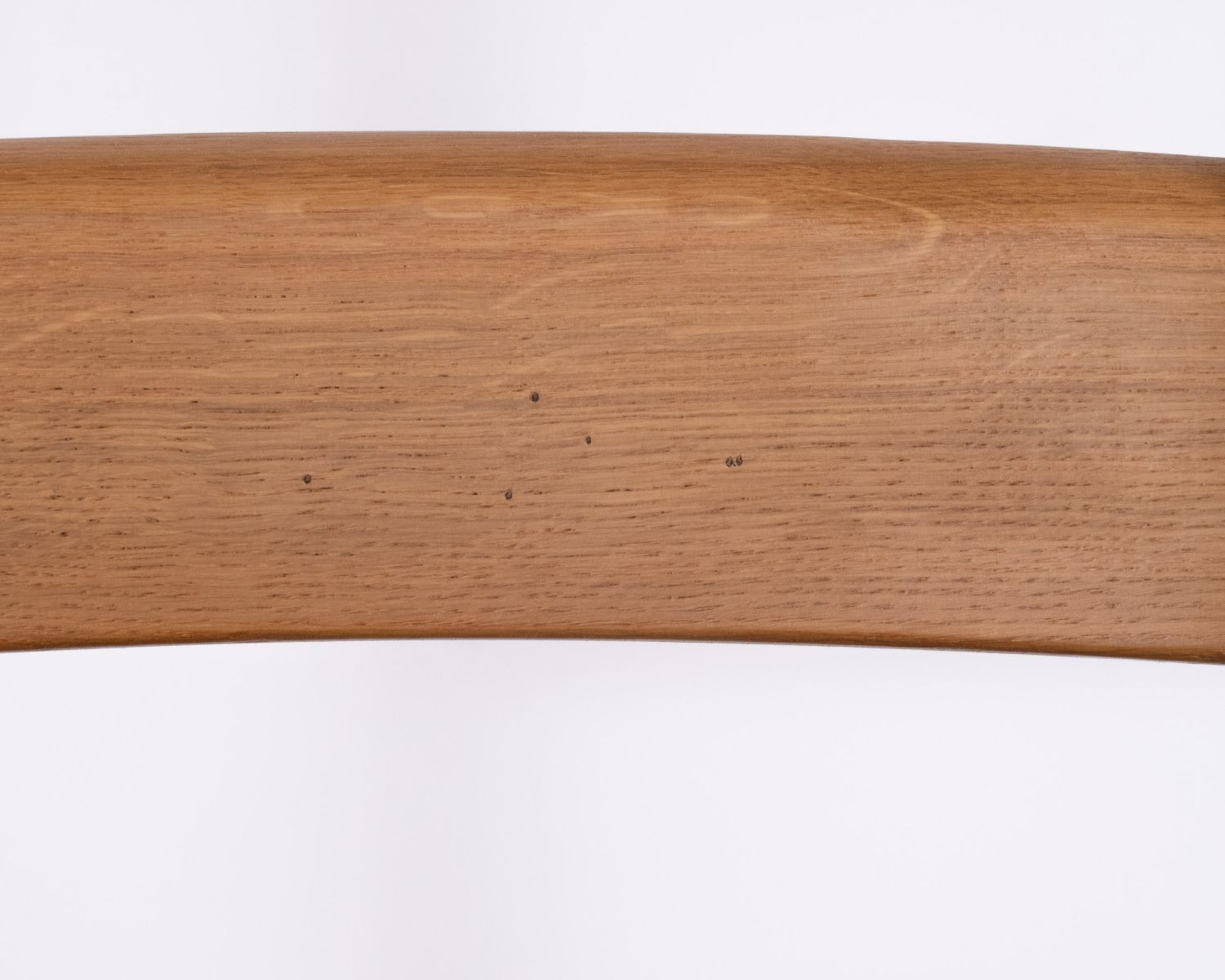 Chaise de repas en chêne massif et assise tressée "Antique" esprit classique