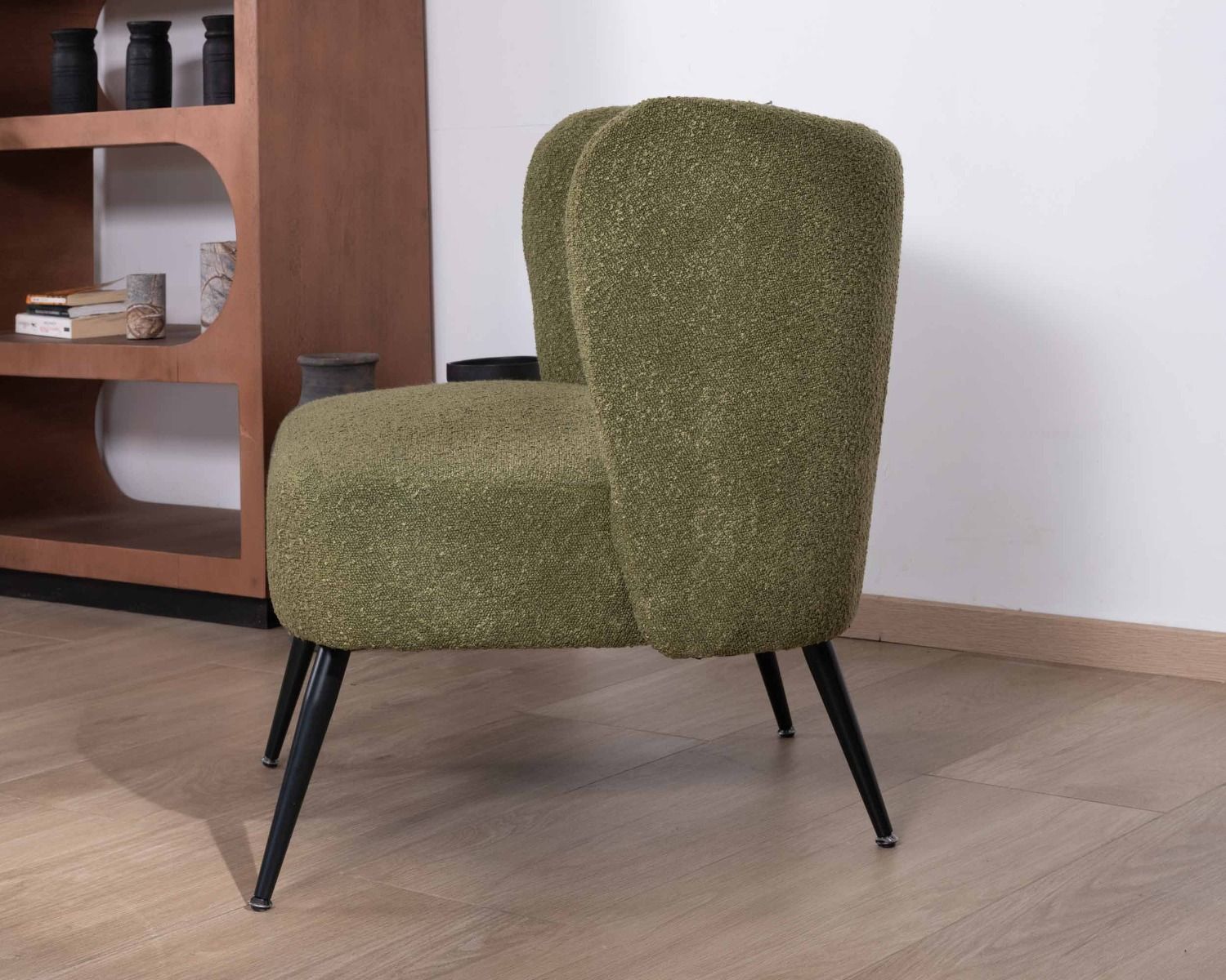 Fauteuil crapaud en tissu vert et pieds métal "Ripple"