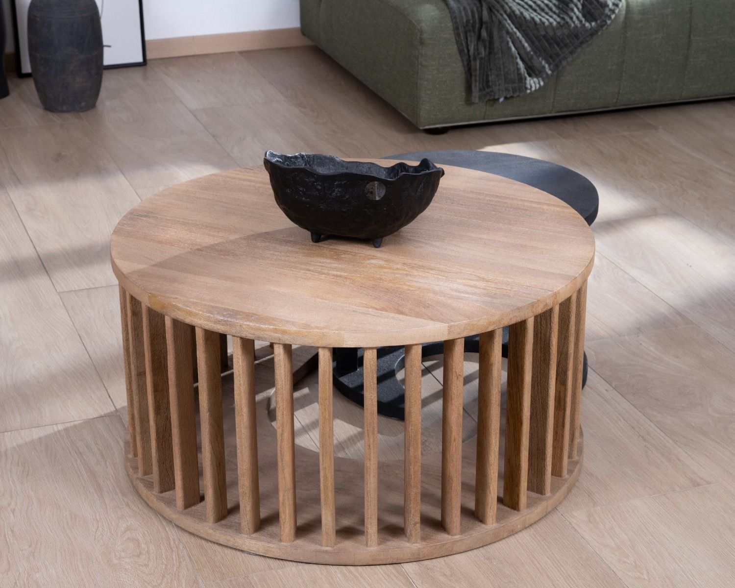 Duo de tables basses rondes en manguier sablé marron et noir "Koneks"