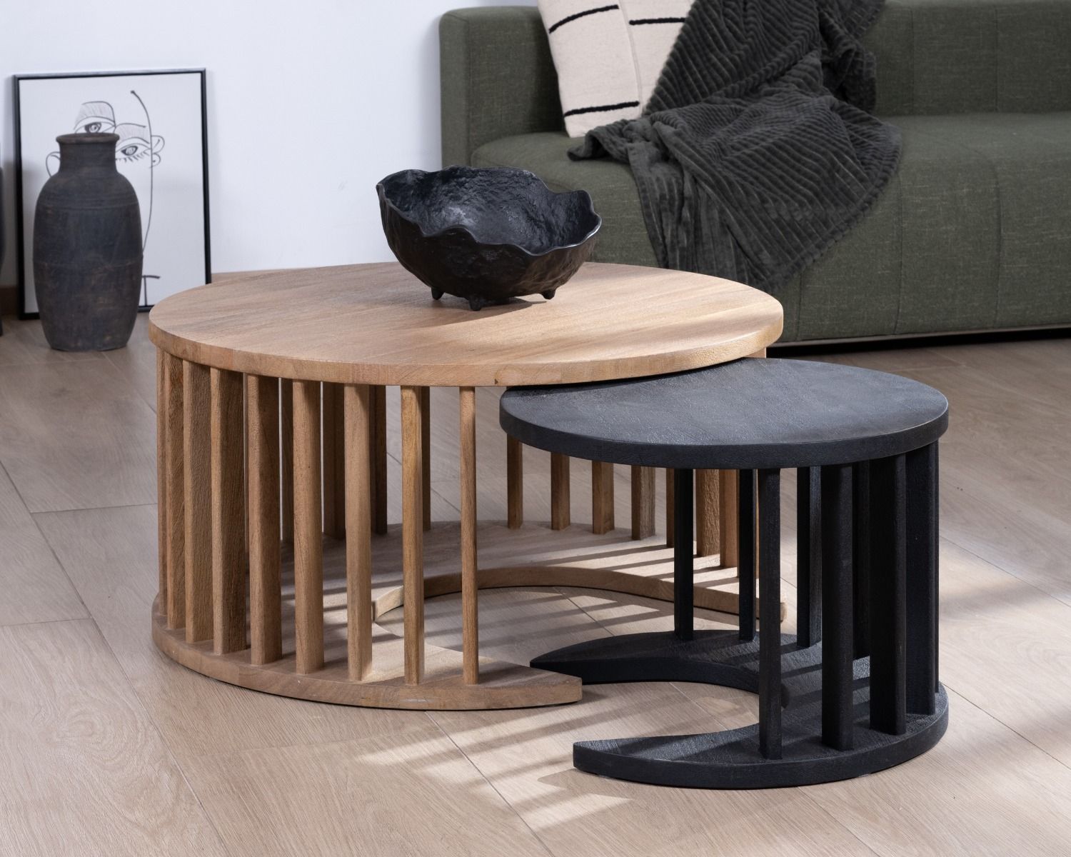 Duo de tables basses rondes en manguier sablé marron et noir "Koneks"