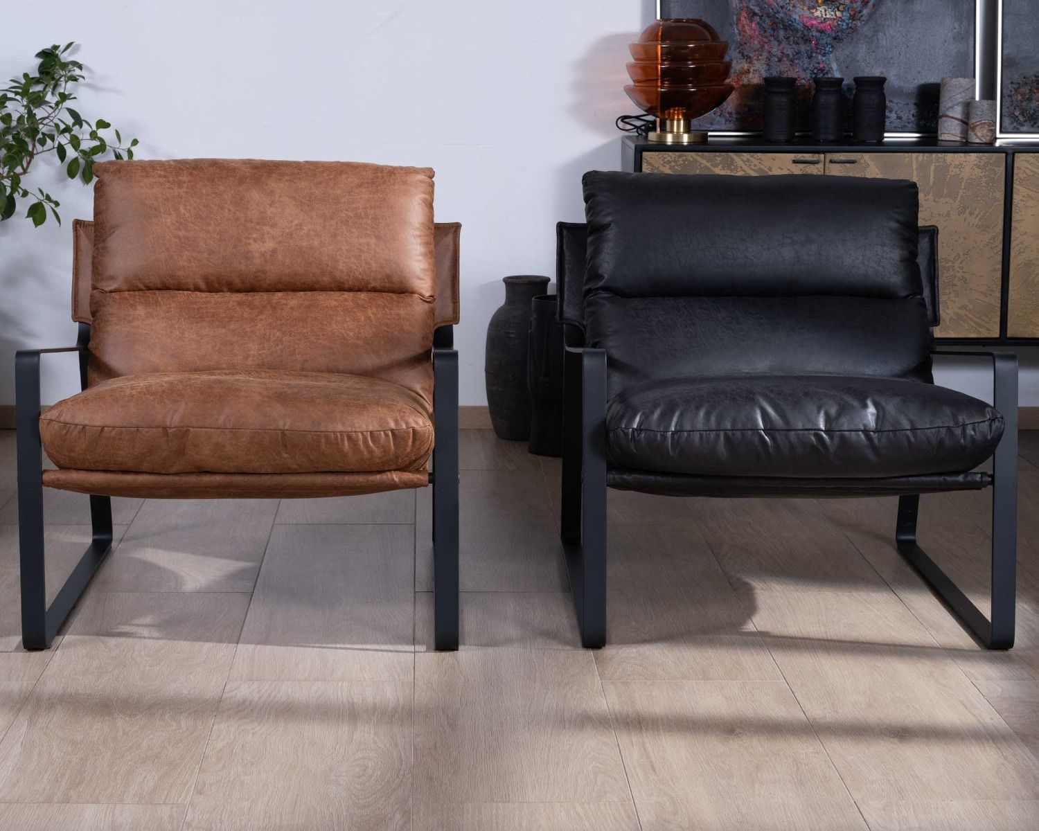 Fauteuil rétro tissu havane et métal noir "Torsten"